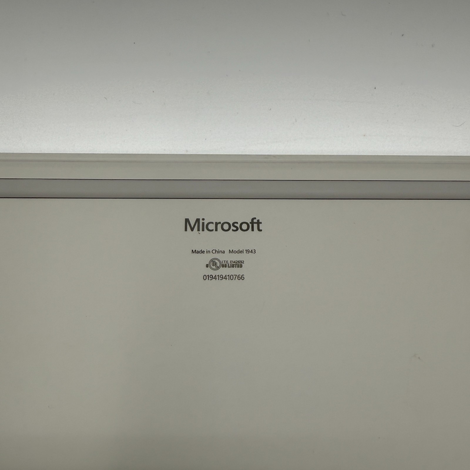 Microsoft Surface Laptop Go 1943 12.4″ i5-1035G 1 1.0GHz 4GB RAM 64GB SSD
