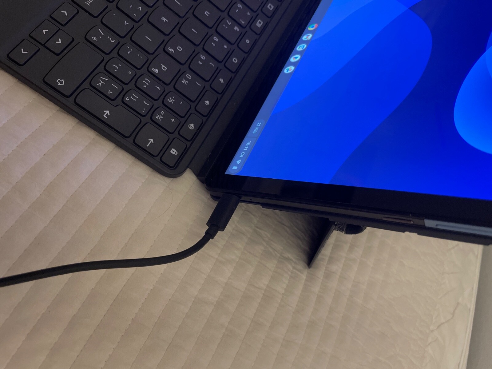 Lenovo IdeaPad Duet Chromebook 10.1″ Tablet – COMES WITH A FREE GIFT 🎁 💻