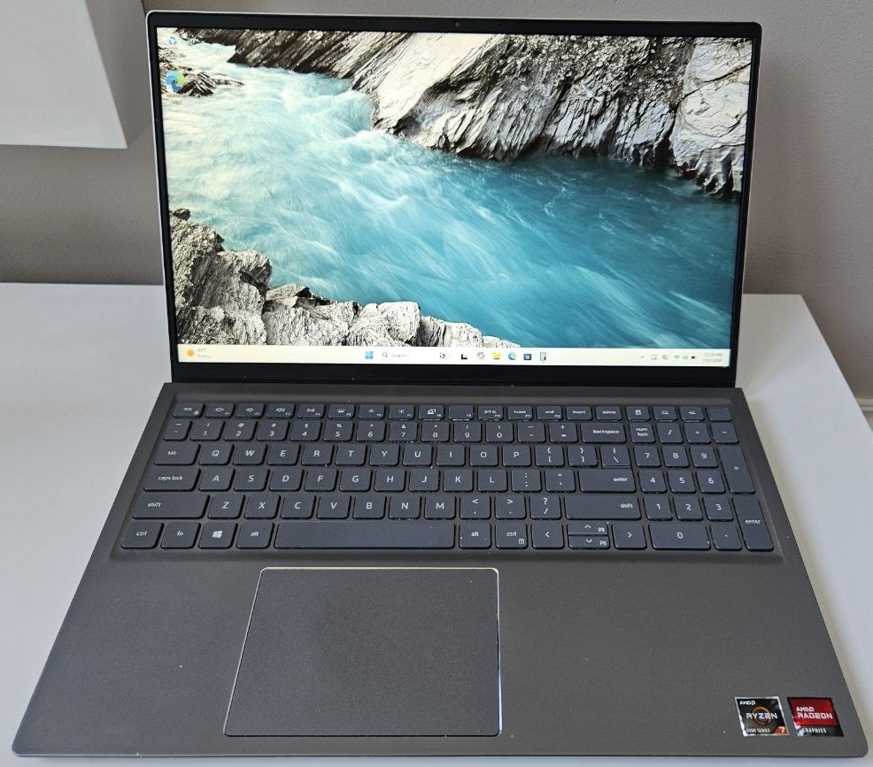 Dell Inspiron 15 5515 15.6-inch TOUCH R7-5700U 16Gb RAM 512Gb NVME Win 11 Pro