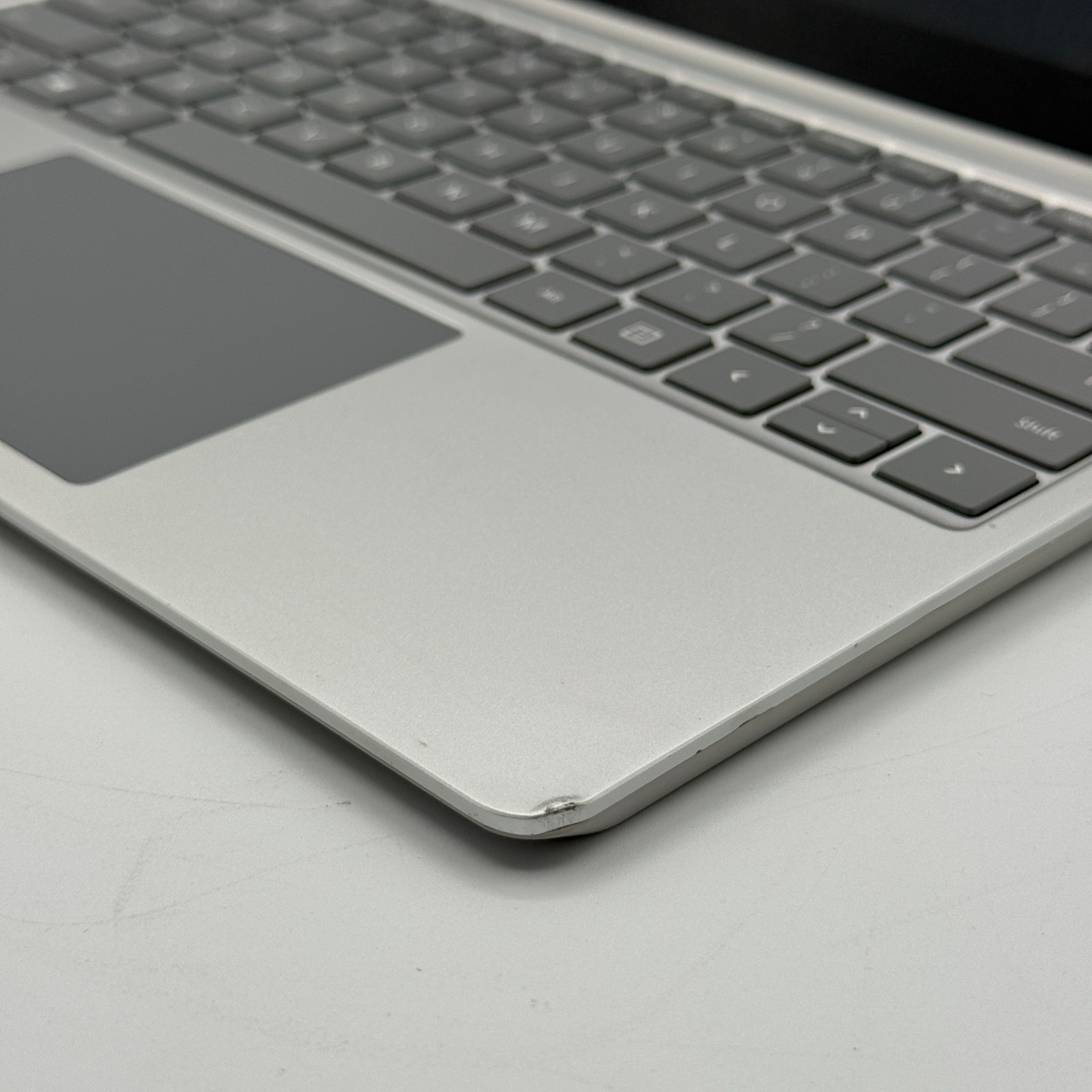 Microsoft Surface Laptop Go 1943 12.4″ i5-1035G 1 1.0GHz 4GB RAM 64GB SSD