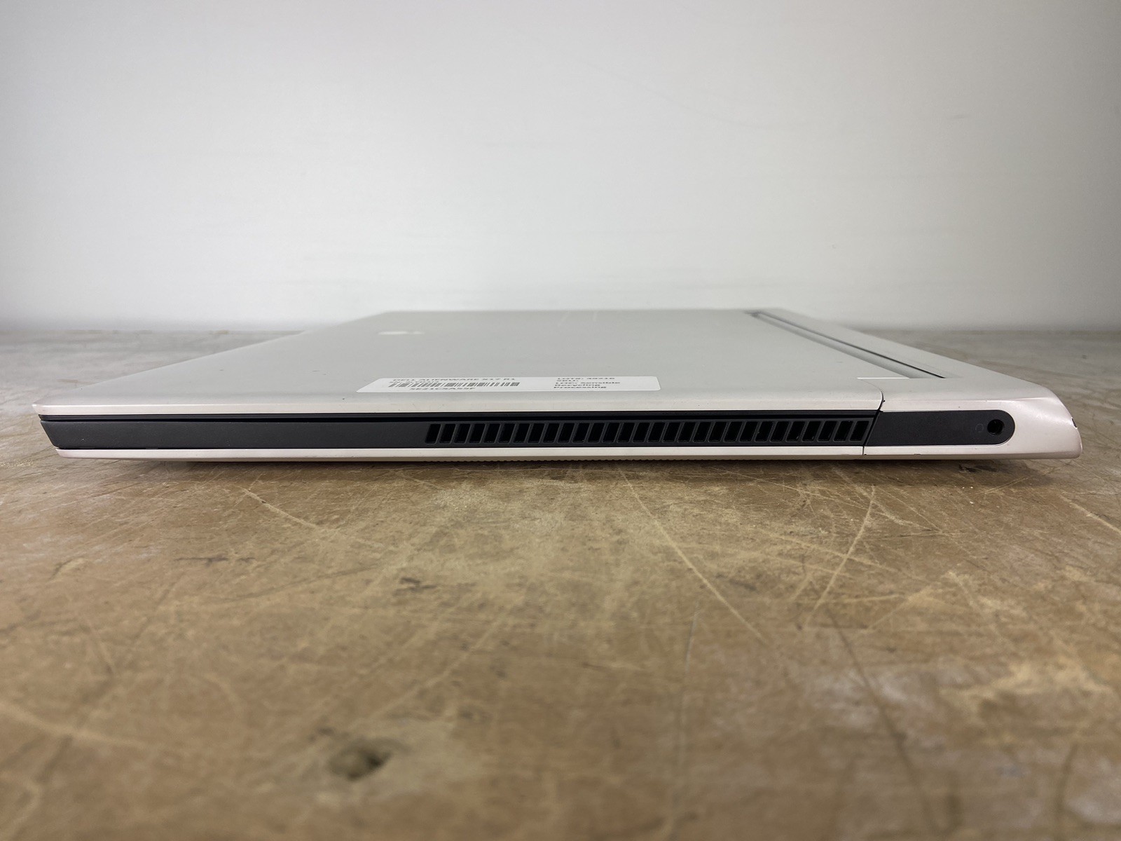 DELL ALIENWARE X17 R1 i7-11800H @ 2.30GHz, 8GB RAM, NO HDD/OS – (FOR PARTS)