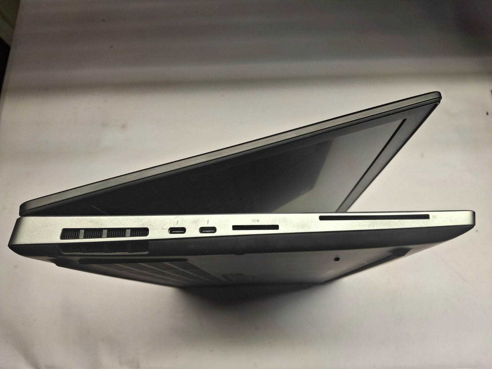 Dell Precision 7530 XEON E-2176M 2.70GHz 32gb ram 512 SSD NVMe Wifi Win 11 Pro