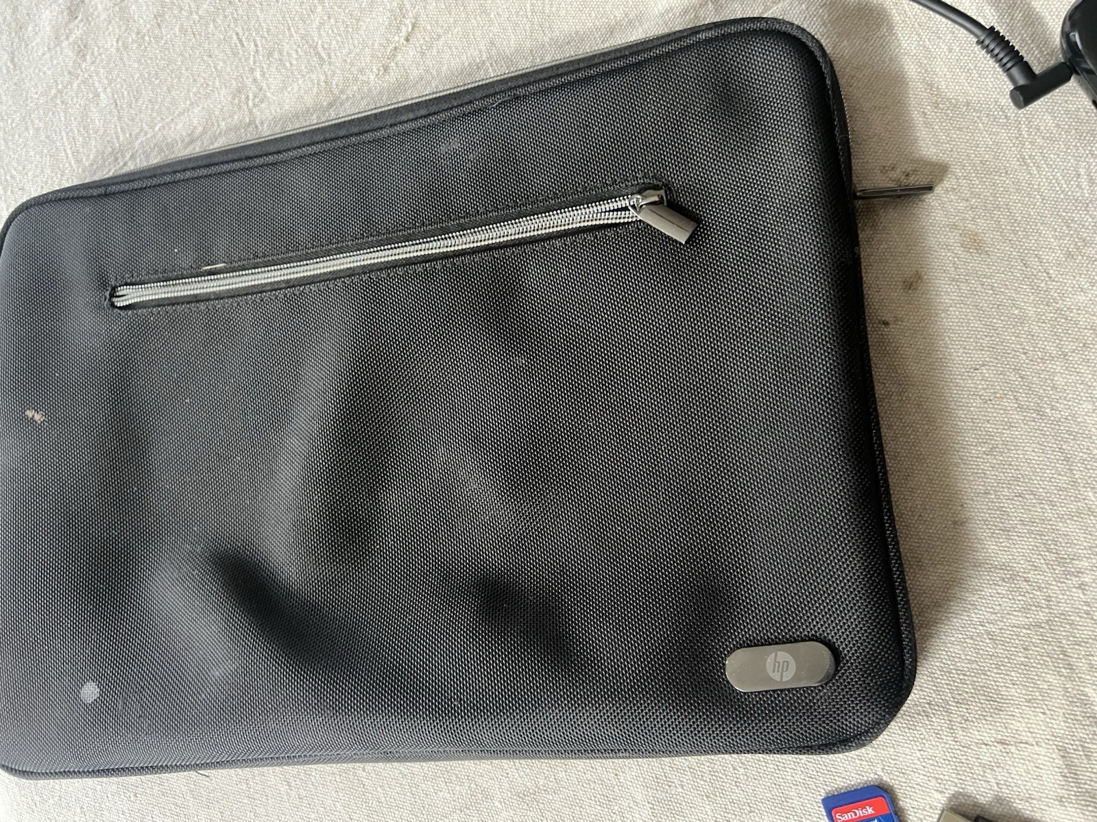 HP 15-af131dx 15.6” Laptop No OS Boots BIOS w Charger Mouse Case READ