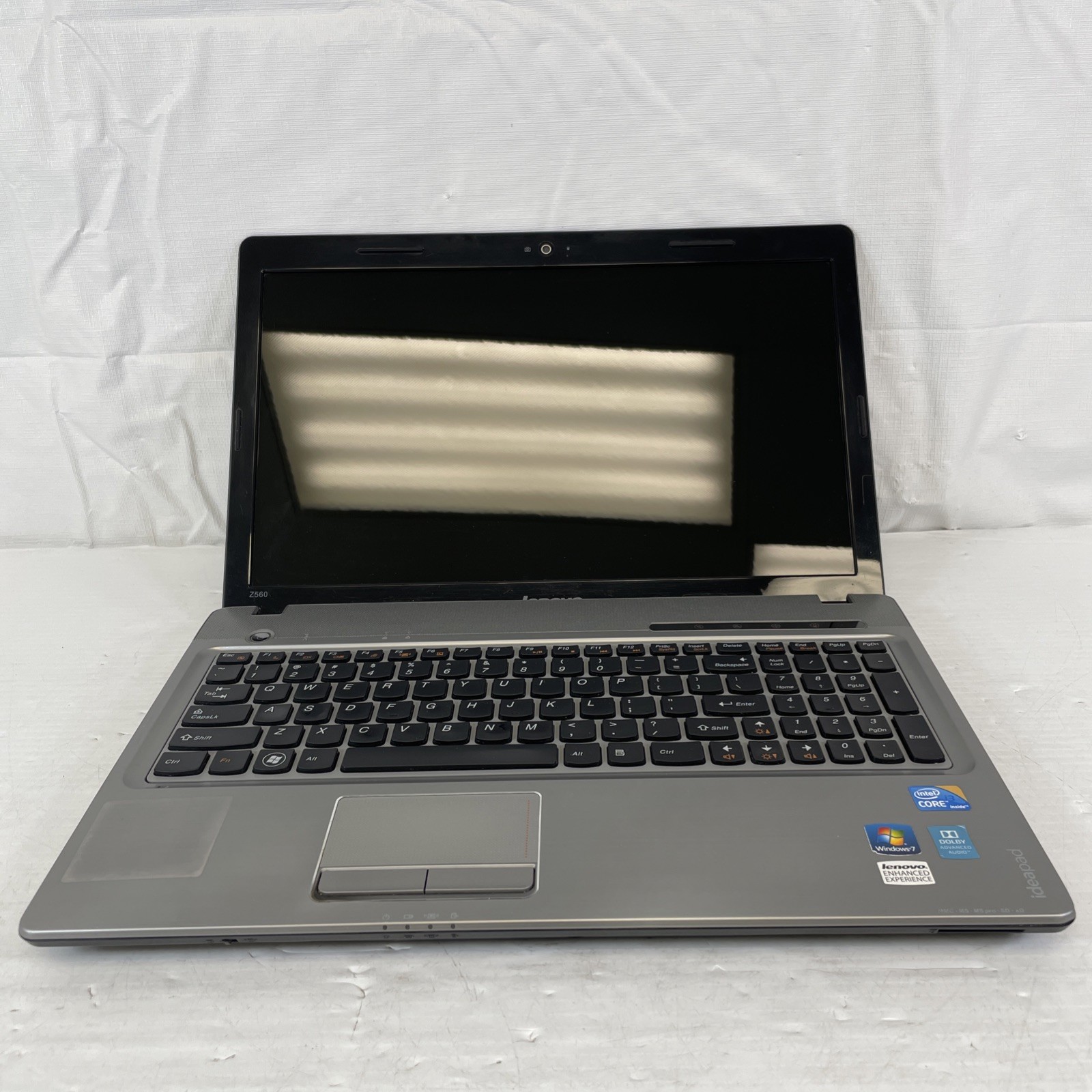 Lenovo IdeaPad Z560 15.6 Notebook Intel i3-380M 2.53GHz 4GB RAM 320GB HDD Win10