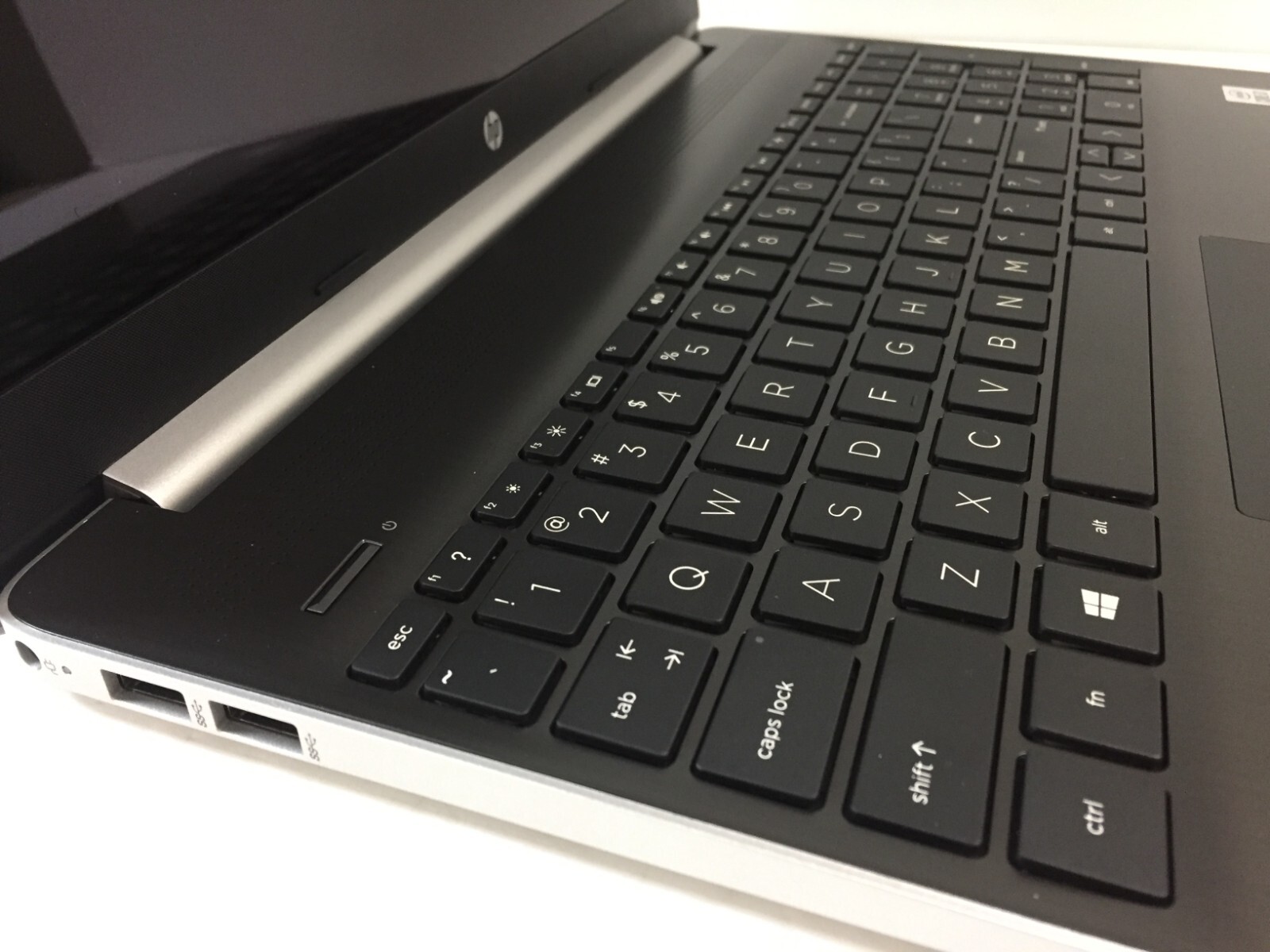 HP 15-dy1731ms 7PA01UA 15.6″ Touch Laptop/Intel i3-1005G1/16GB Ram/512GB SSD/W10
