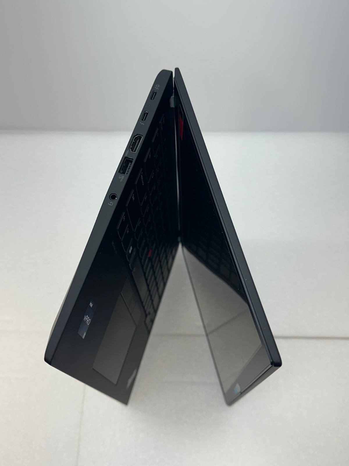 Lenovo ThinkPad T14s Gen 4 14″ 2.8K OLED i7-1370P 32GB 512GB SSD LTE – ADP WTY