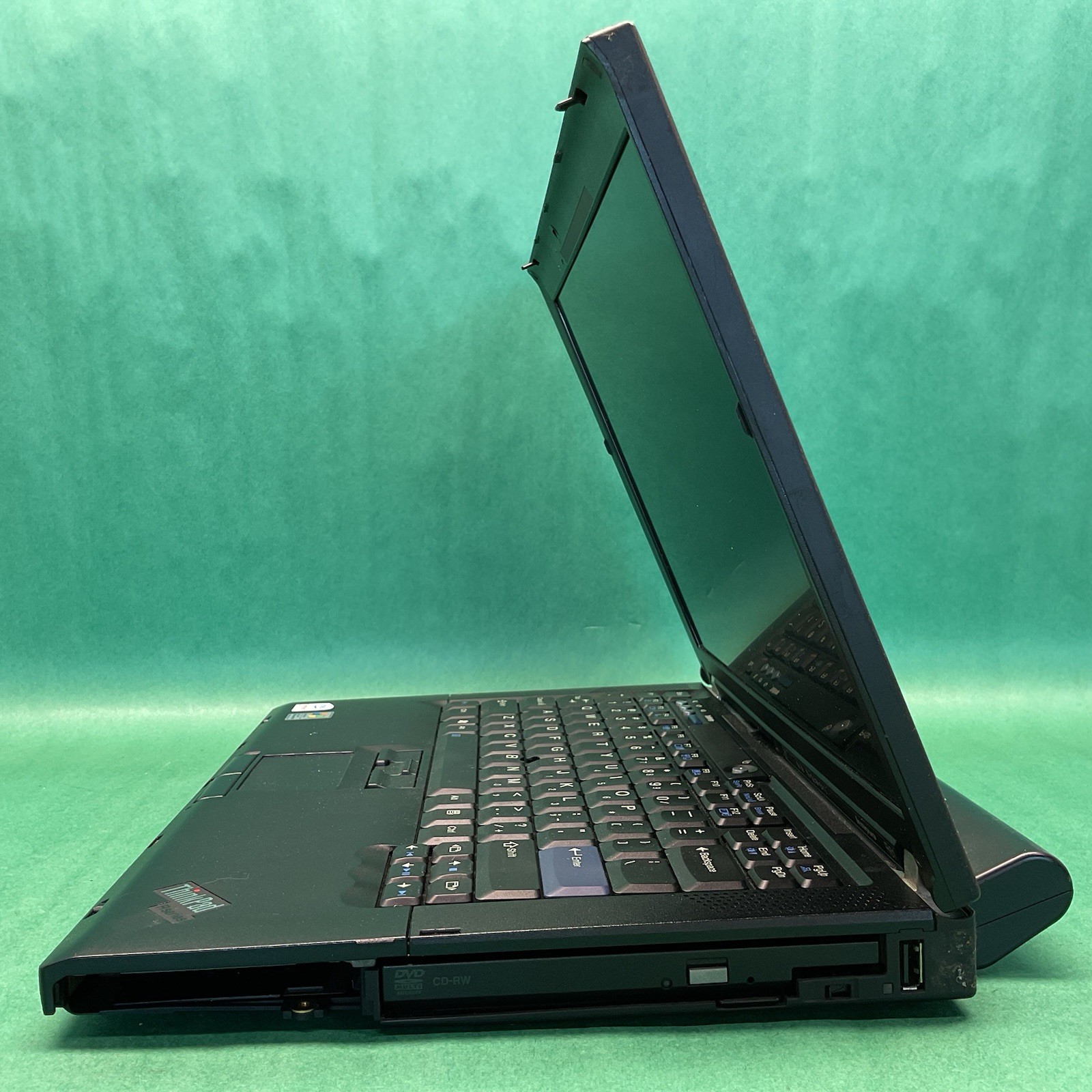 Lenovo Thinkpad R61 – Powers On – NO HARD DRIVE- Untested