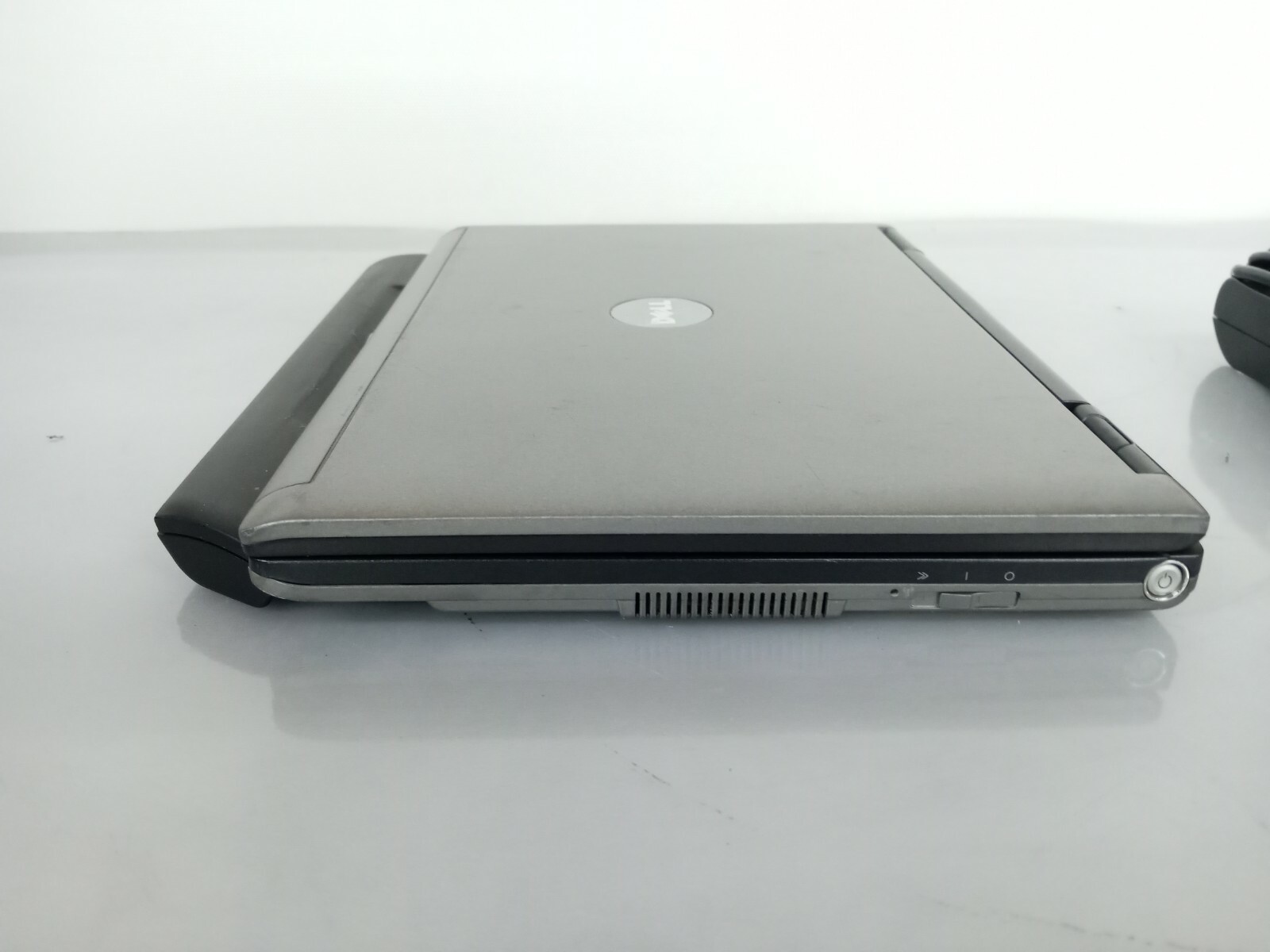 Vintage Dell Latitude D430 Laptop C2D 1.2GHz. 2GB 60GB ***BAD BACKLIGHT AS-IS