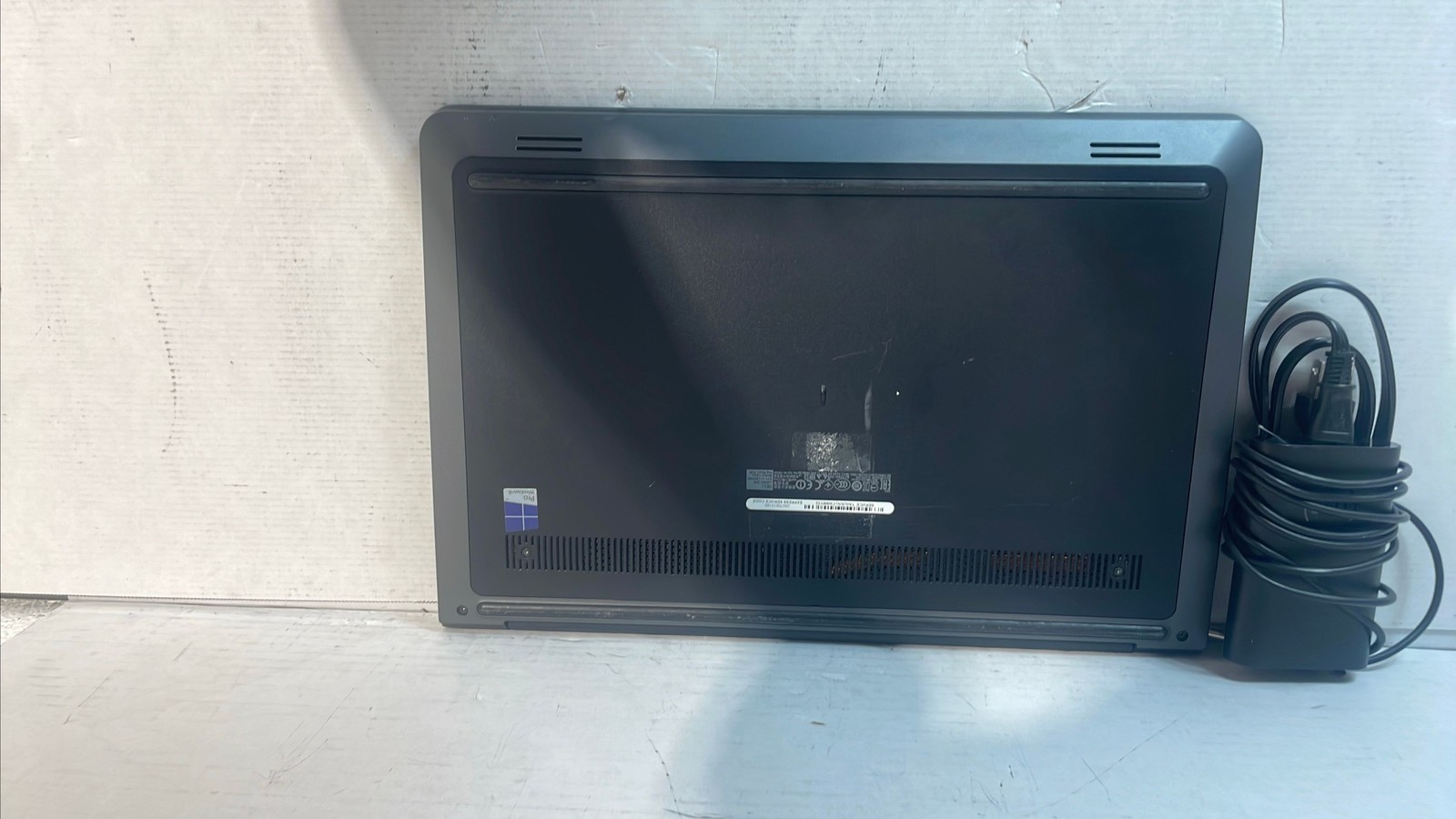 Dell Latitude 3550 P38F001 Intel Core i5 SN CW8MY32 15.6″ Laptop