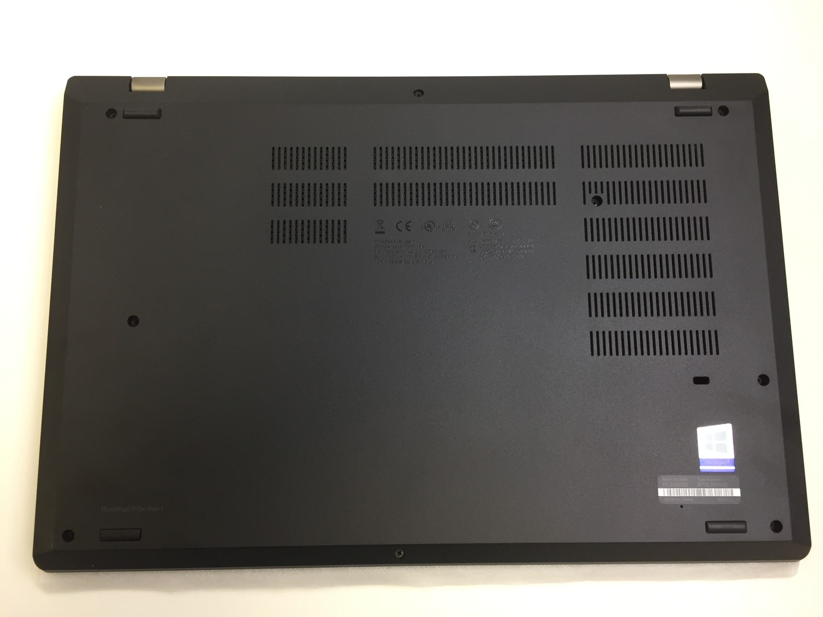 Lenovo ThinkPad P15v Gen 1 20TQ001NUS – Intel Xeon W-10855M, 16GB RAM, 512GB SSD