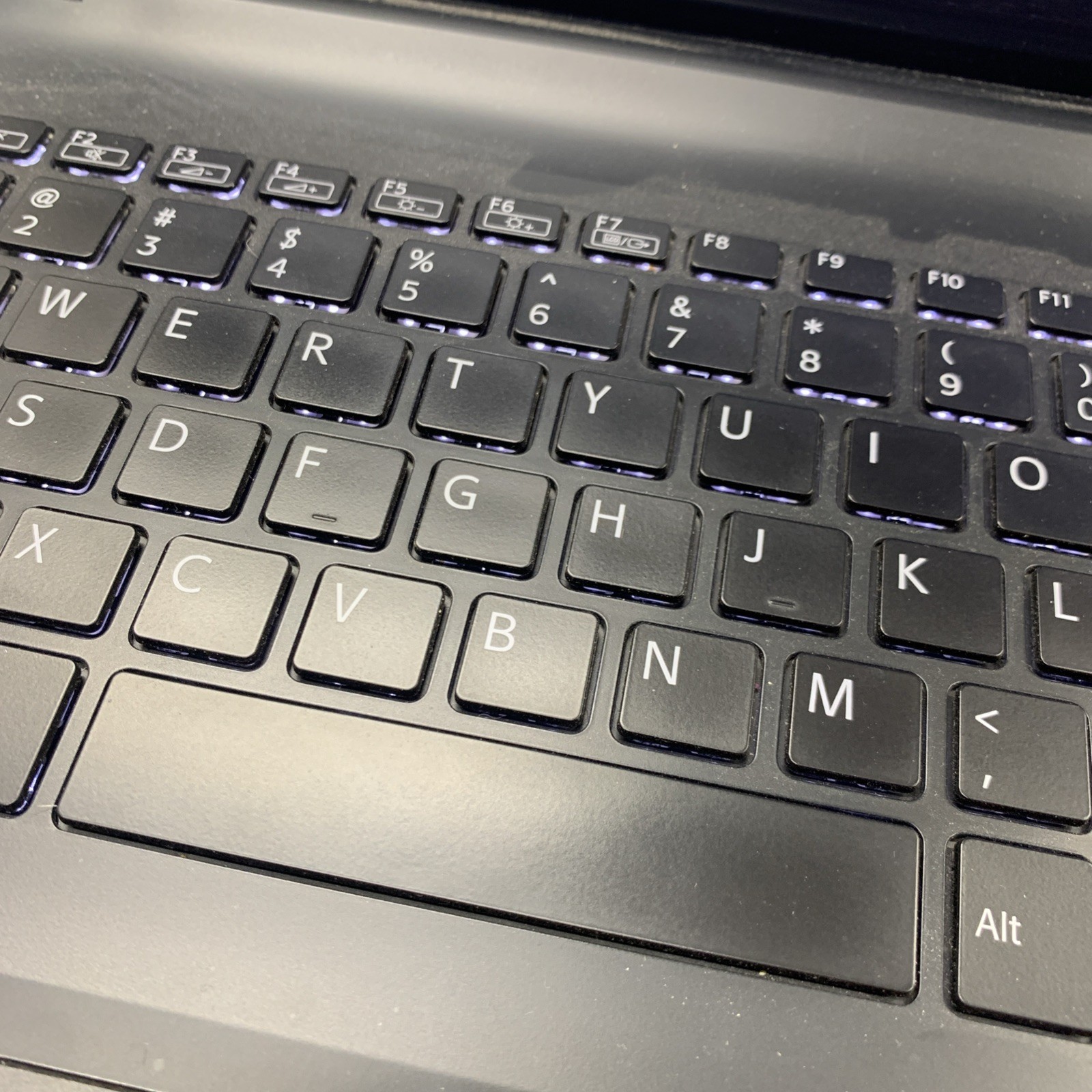 Sony Vaio SVF152C29L FHD 15.6″ i5-3327U 1.9GHz 6GB RAM 700GB HDD Win10