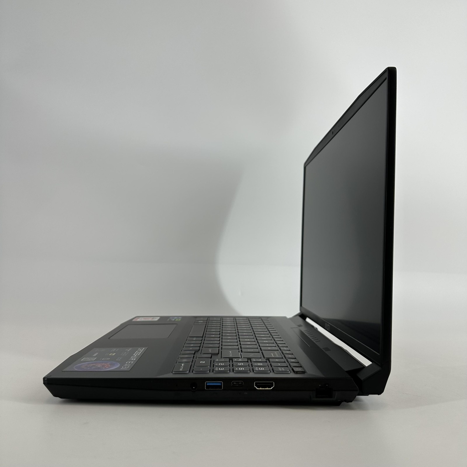 MSI Crosshair 16 FHD 2.4 GHz i7-13620H 16GB 1TB SSD NVIDIA RTX 4070 Excellent