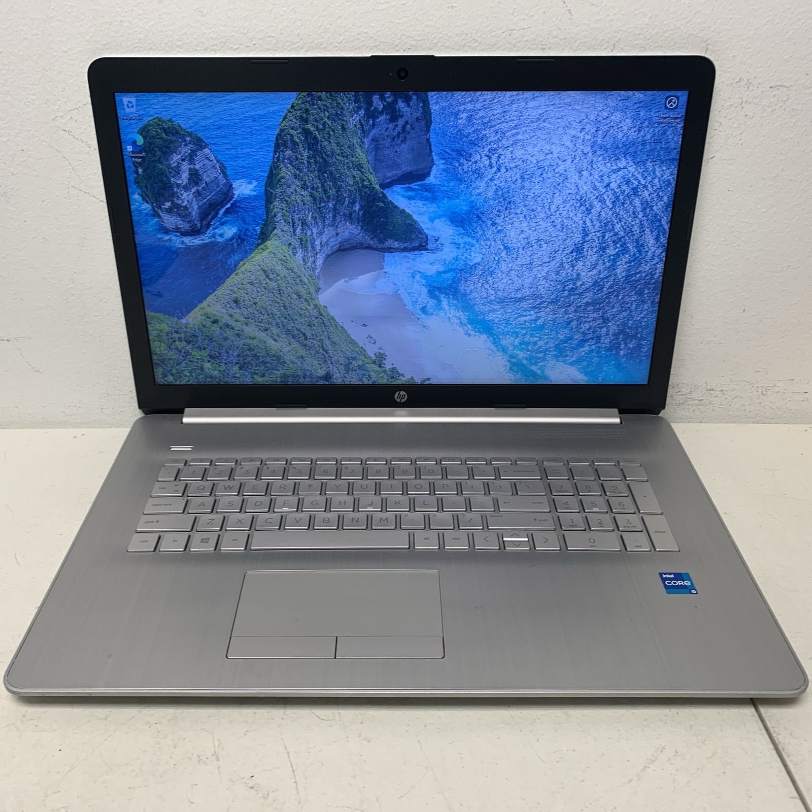 HP LAPTOP 17-BY4XXX 17.3″ Laptop 11TH GEN I5-1135G7 8GB 256gb SSD Wind 11 Home