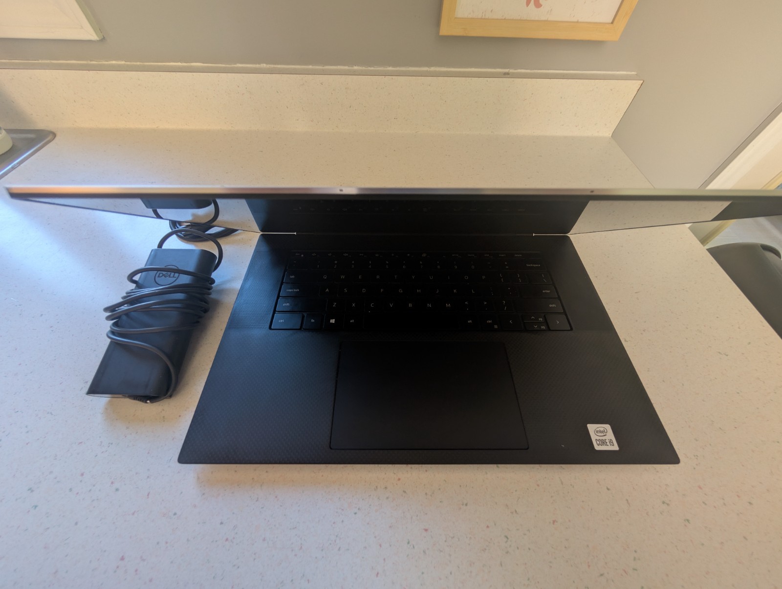 Laptop Dell XPS 17 9700 (Core i9 Processor, 64 GB Memory, 8 Cores, 1 TB Storage)