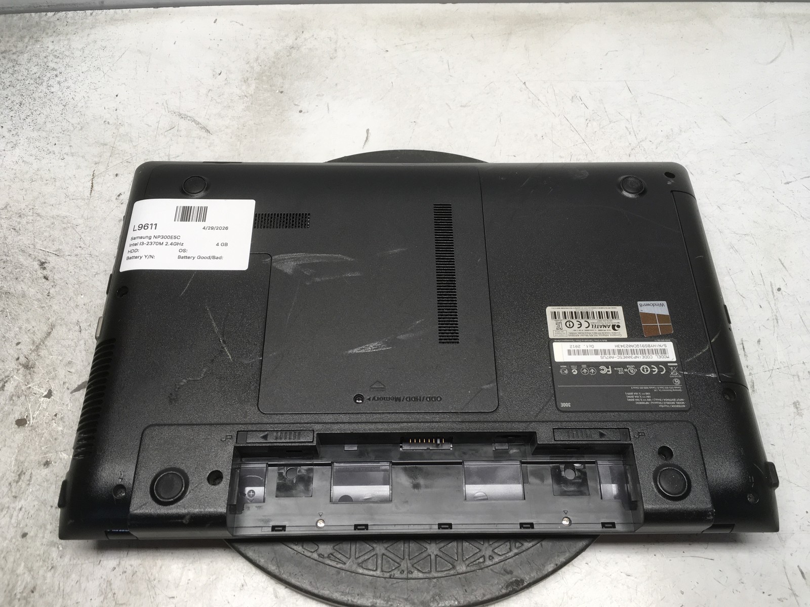 Samsung NP300E5C Intel i3-2370M 2.4GHz 4 GB NO HDD No Batt