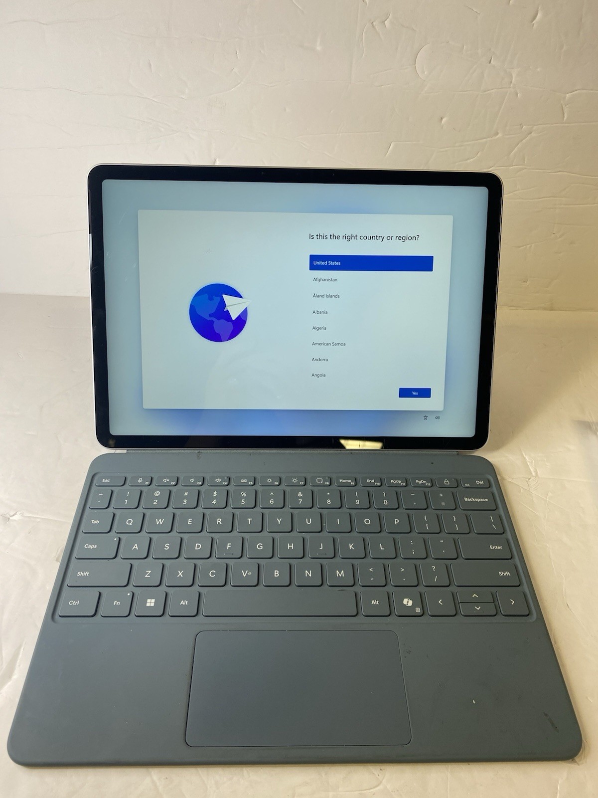 Microsoft Surface Pro 12″ Snapdragon X Plus 3.24GHz 16GB RAM 256GB SSD **READ**