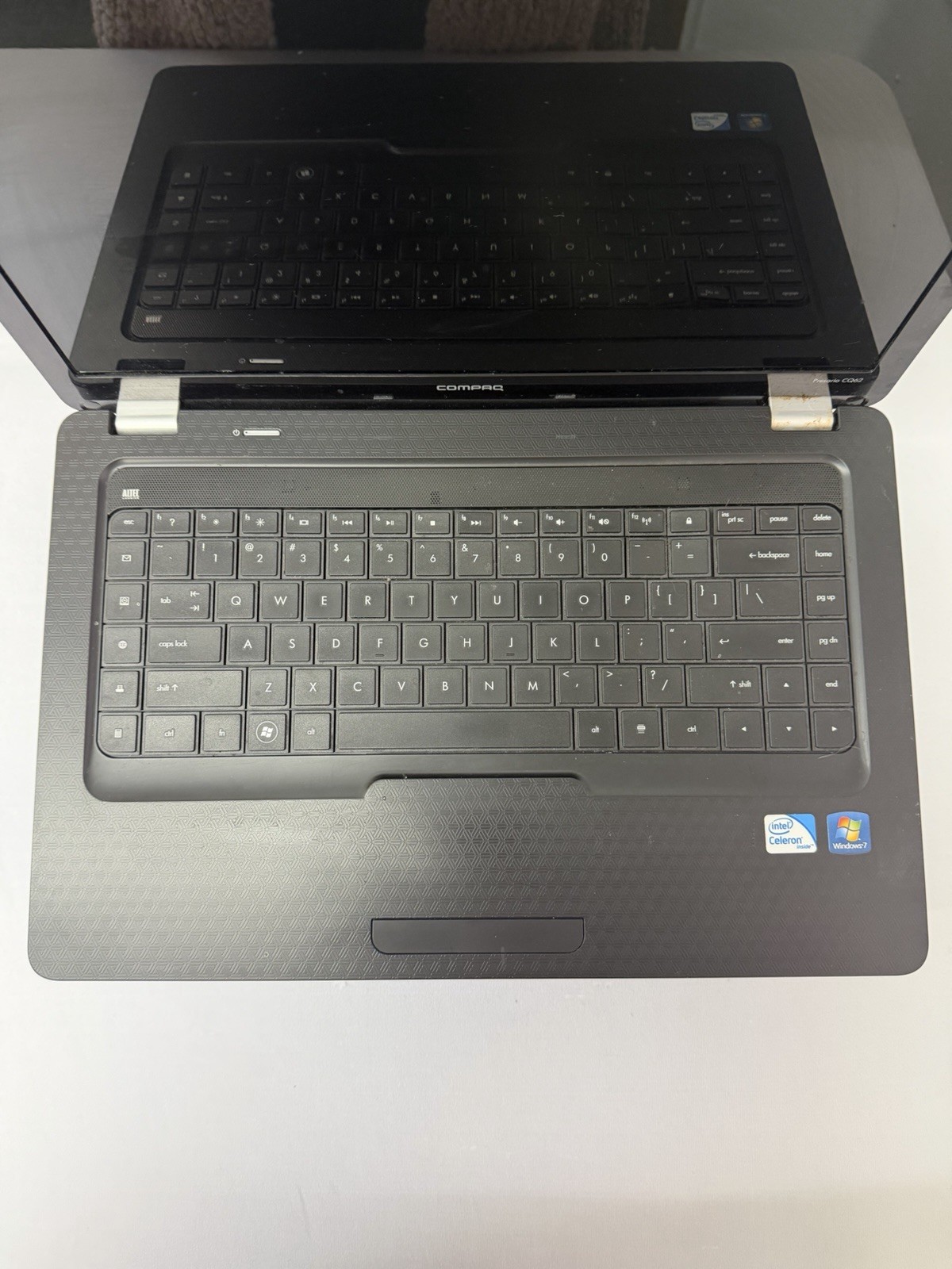 Compaq Presario CQ G2-219wm Laptop – Good Screen – Intel Celeron 900 – Read Desc