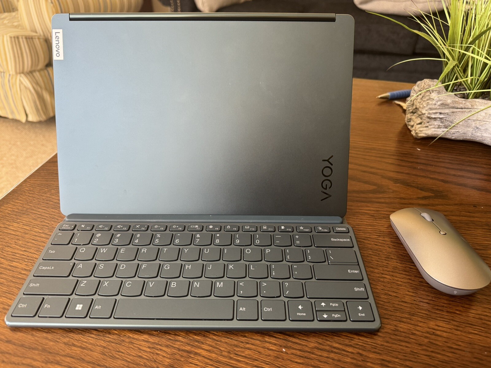 Lenovo Yoga Book 9 13IRU8 13.3″ (512GB SSD, Intel Core i7 13th Gen., 5.00…
