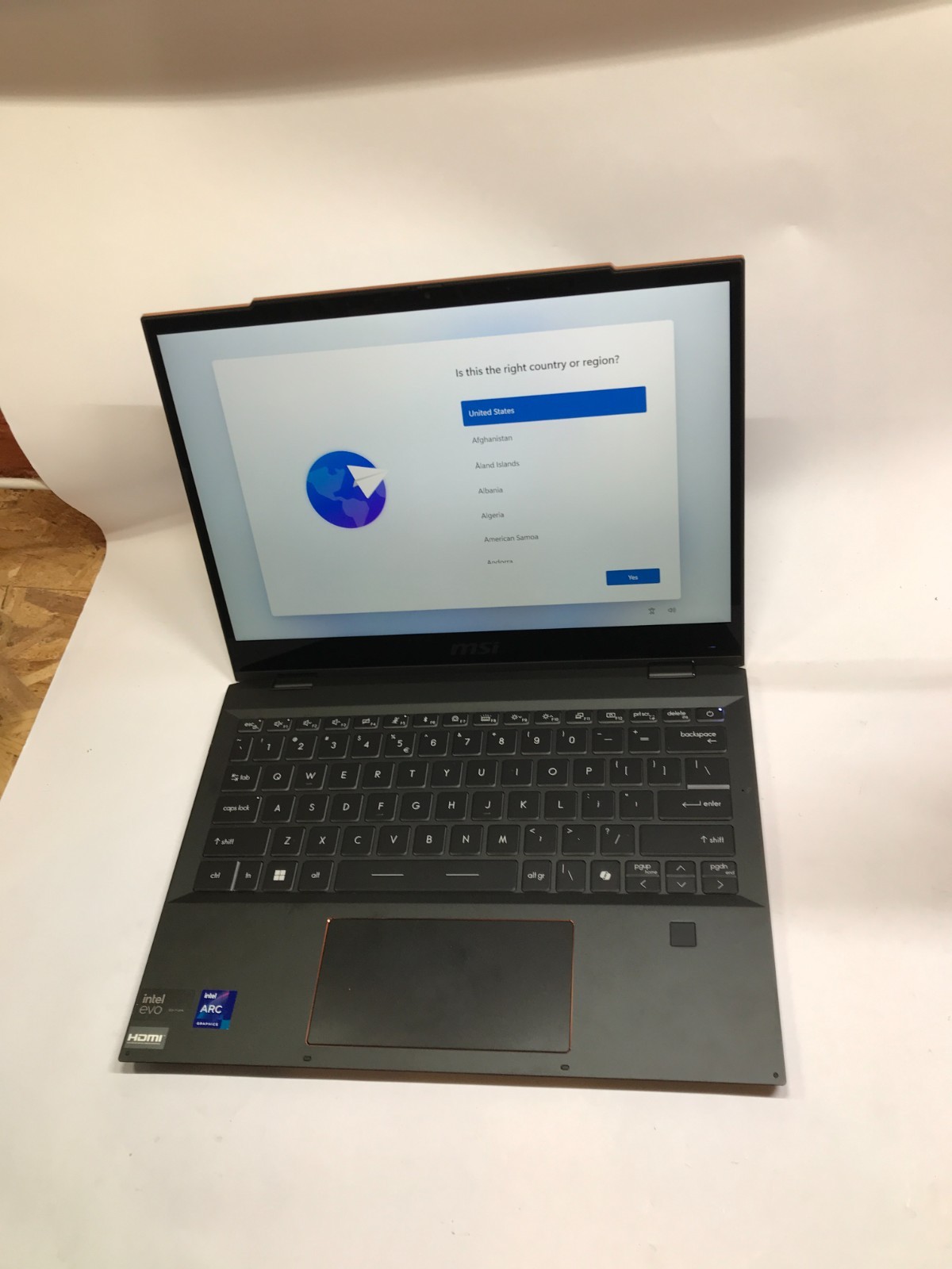 MSI Summit AI Evo 13″ Intel Ultra 7 155H 16GB RAM 128GB SSD Windows 11 NO CHRGER