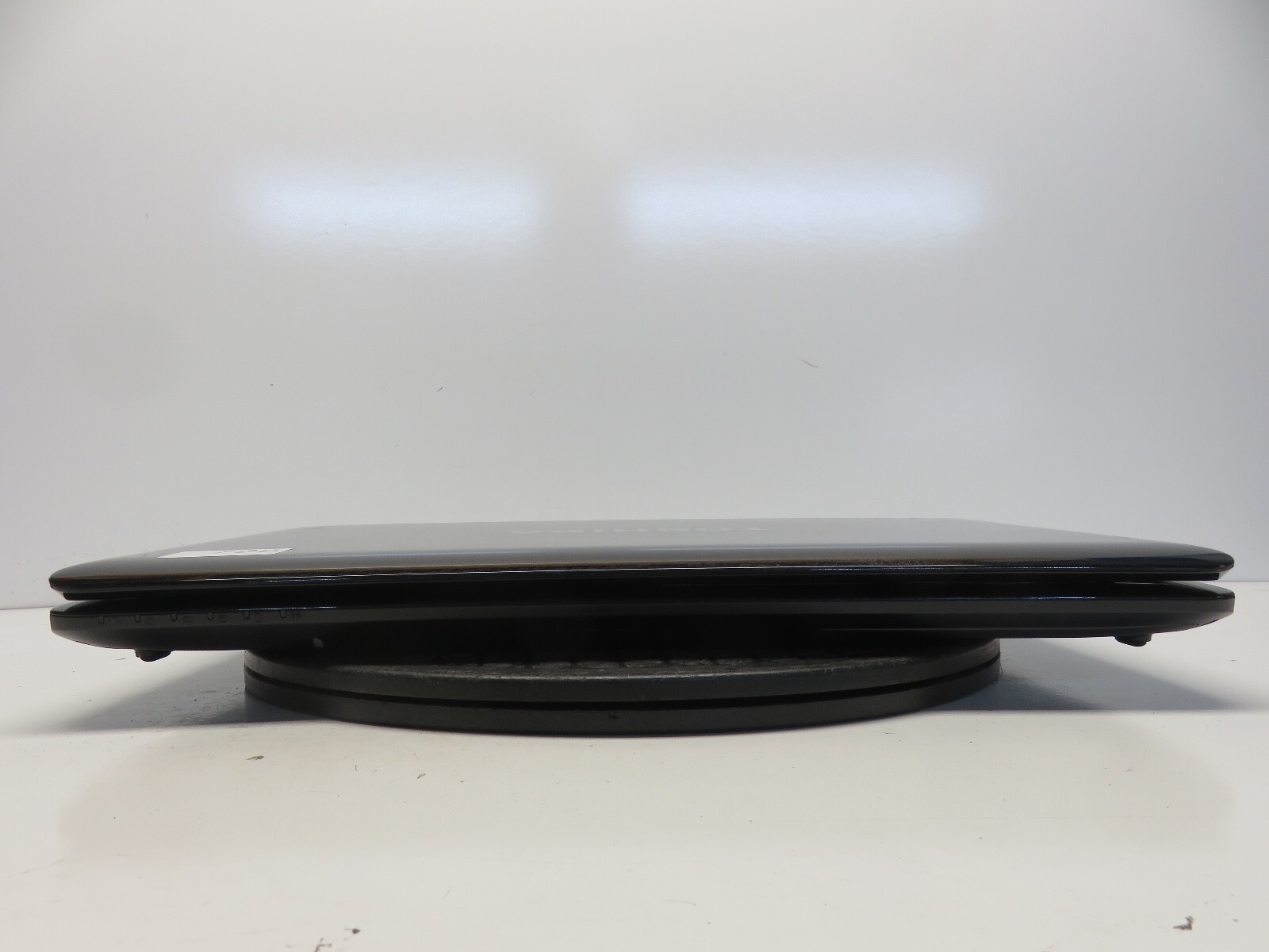 Toshiba Satellite L655 Intel Pentium P6100 2GHz 3 GB NO HDD No Batt