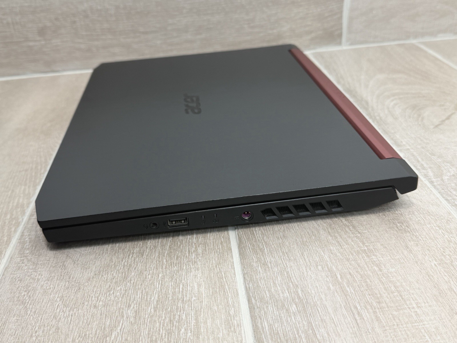 Acer Nitro 5 15.6″ AMD Ryzen 5 3550H Radeon RX 560X 8GB RAM 256GB NVMe Win-11