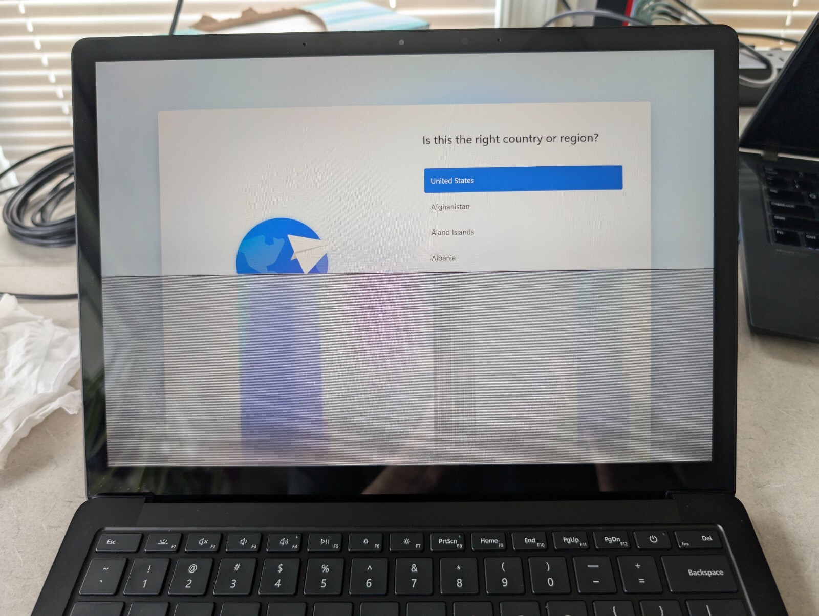Microsoft Surface Laptop 3 13.5″ 256GB SSD, Intel Core i7 10th Gen – Bad Screen