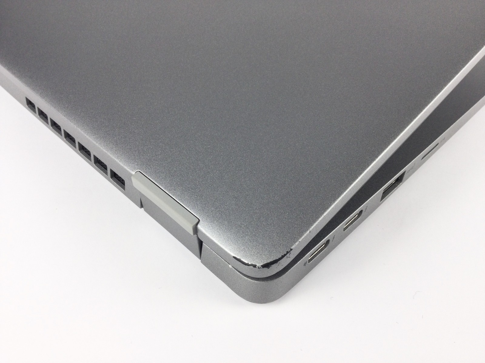 Dell Latitude 5330 13.3″ i7-1265U 32GB 512GB Windows 11 No AC Adapter