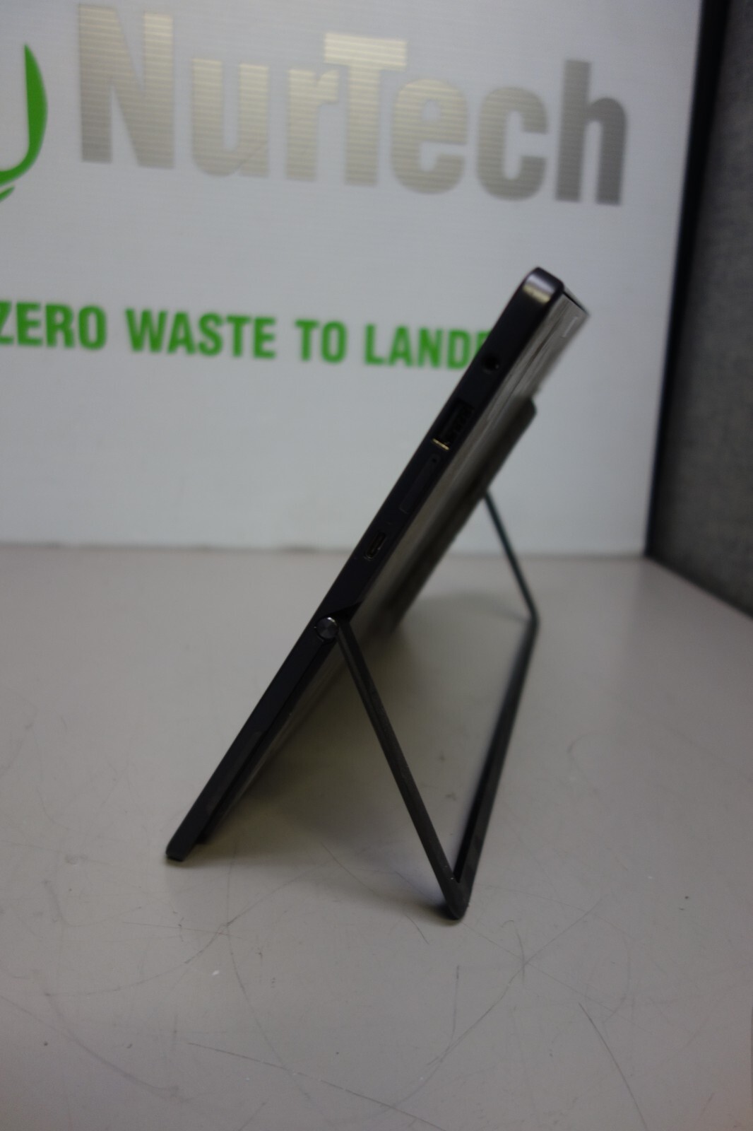 HP Pro x2 612 G2 12″ i5-7Y54 1.2GHz 8GB/256GB m2 SSD UBUNTU Tablet [BAD BTRY]AC