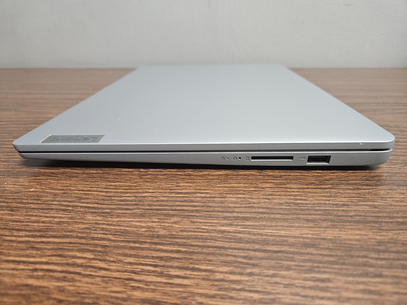Lenovo IdeaPad 1i 15.6″ Touchscreen i3-1215U 256GB SSD 8GB RAM Windows 11