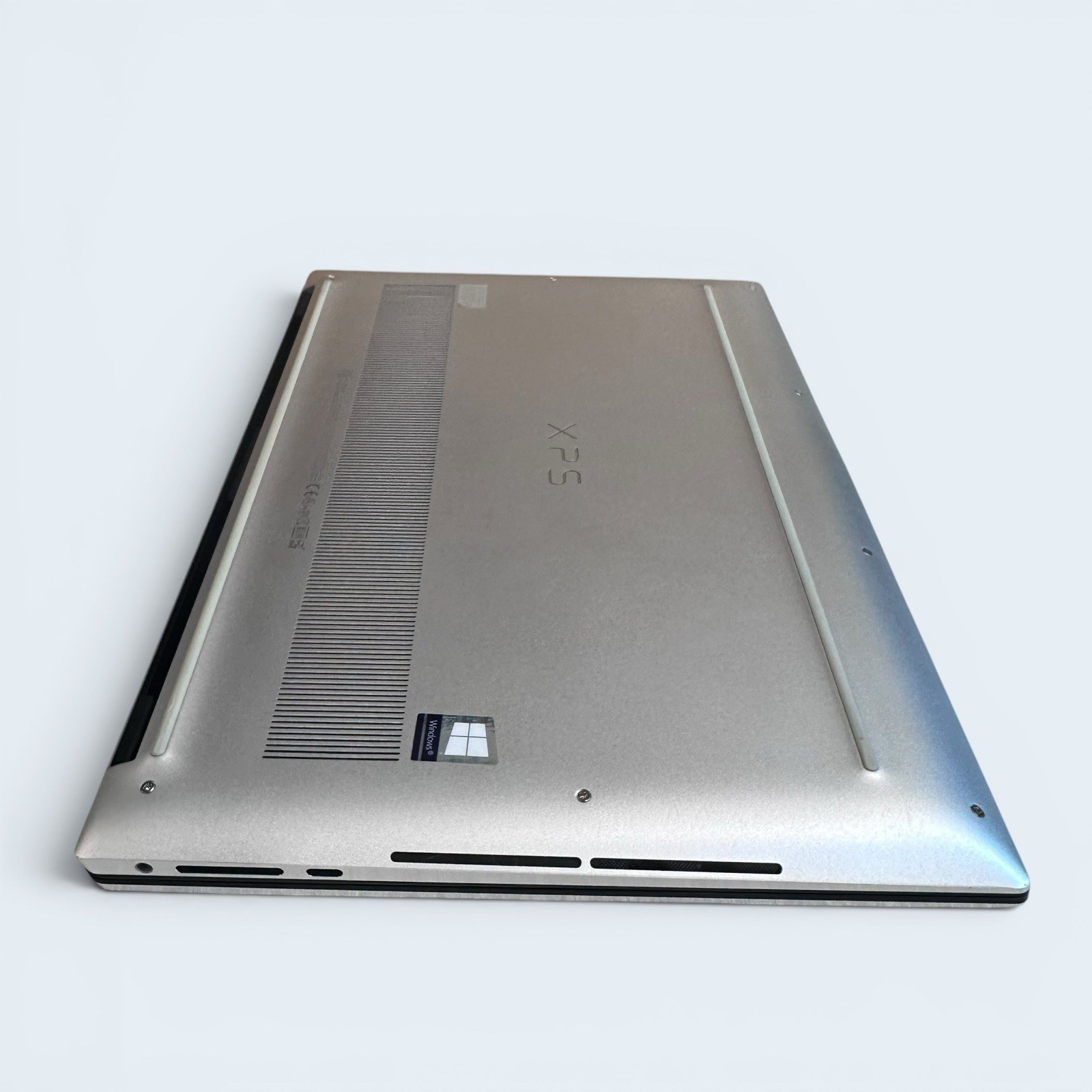 Dell XPS 15 9500 Intel I7-10750H 2.6GHz, 16GB Ram, 512GB NVMe, W-11 Pro..