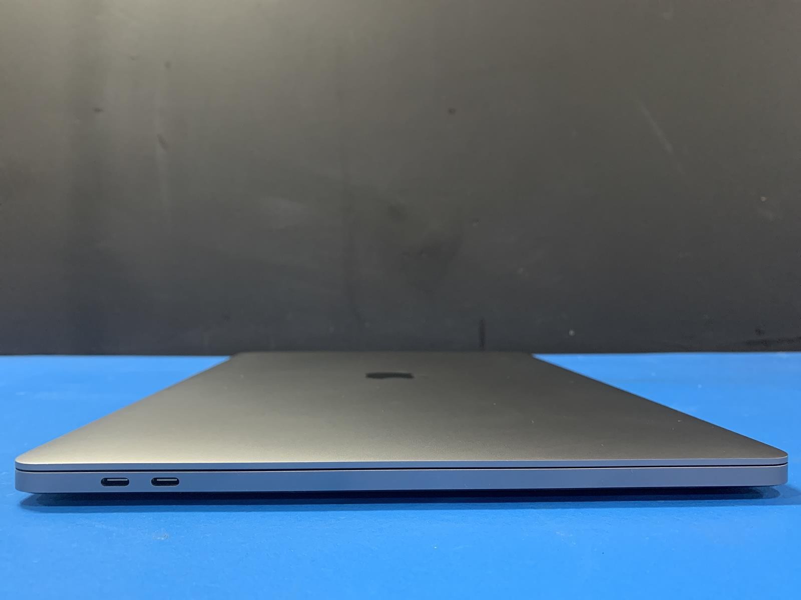 Apple MacBook Pro A2141 Core i7 9750H 2.60GHz 16GB DDR4 512GB SSD MVVL2LL/A