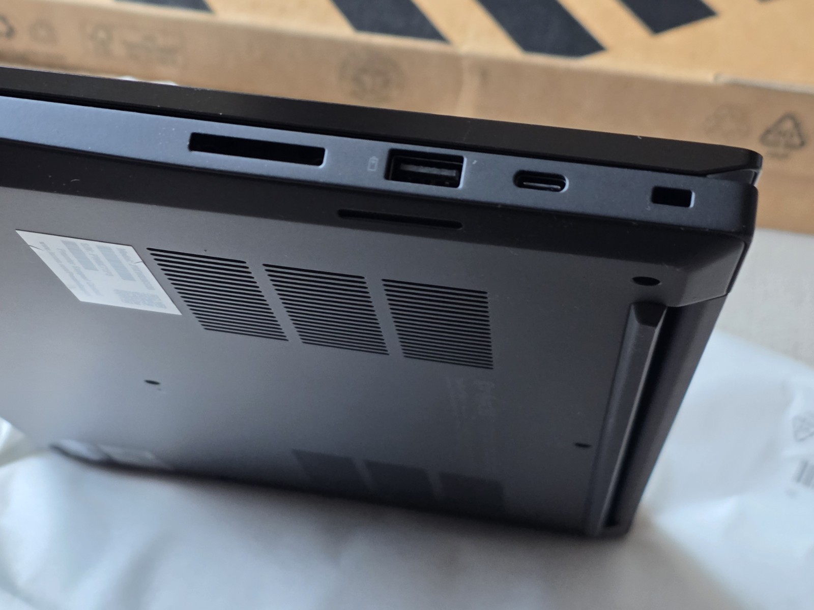 Lenovo ThinkPad P1 Gen 7 16″ Ultra 7 165H 64GB RAM 1TB SSD RTX 2000 Ada 3 YR WTY