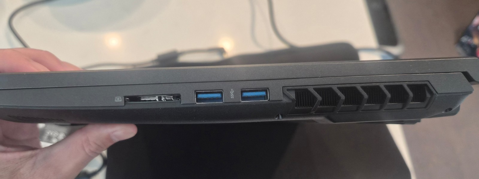 Eluktronics RP-15 15.6″ RTX 4070 Gaming Laptop AMD R7 7840HS 16GB RAM 512GB SSD