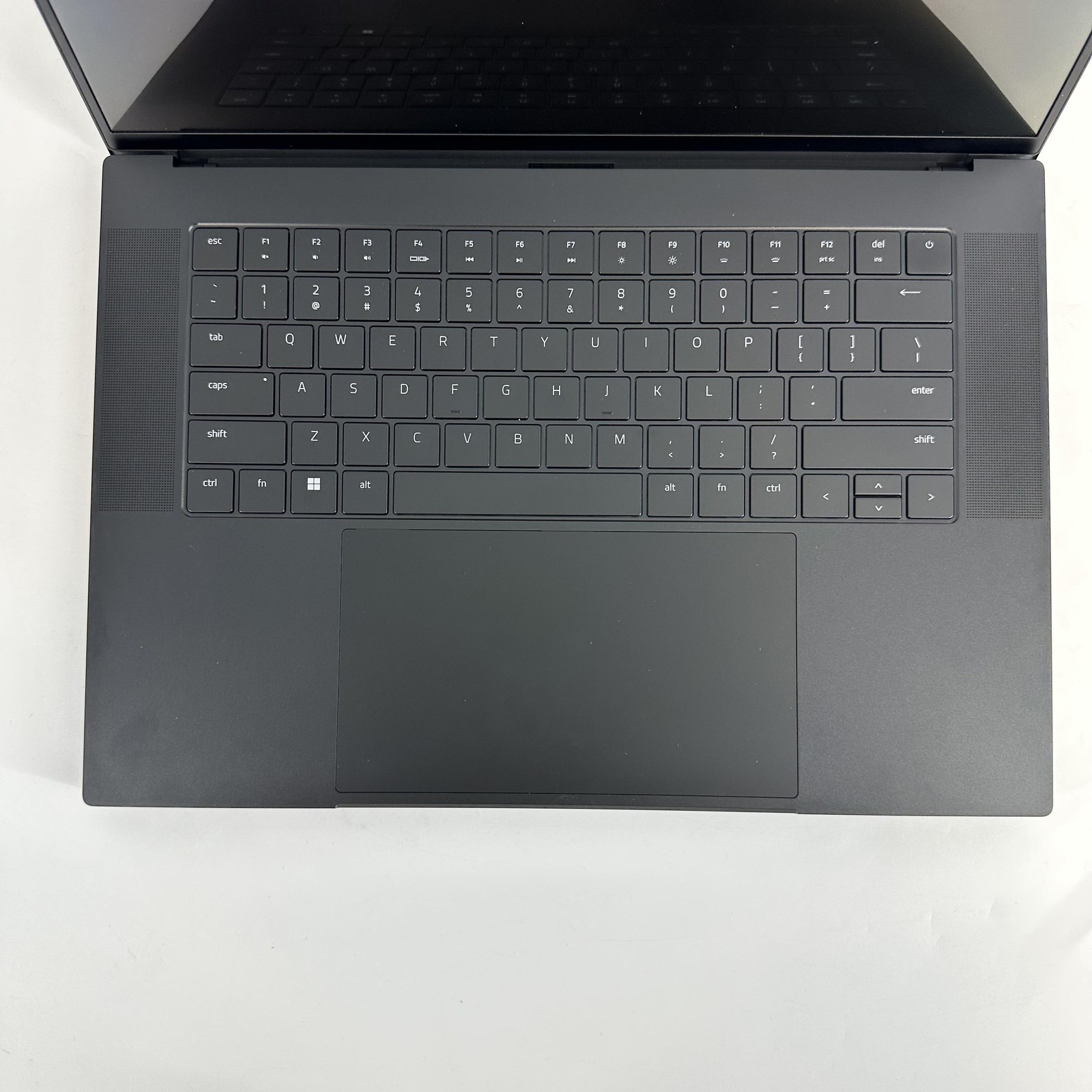 Razer Blade 16 240Hz QHD+ 2.2 GHz i9-14900HX 32GB 1TB SSD RTX 4080 FRAME GAP