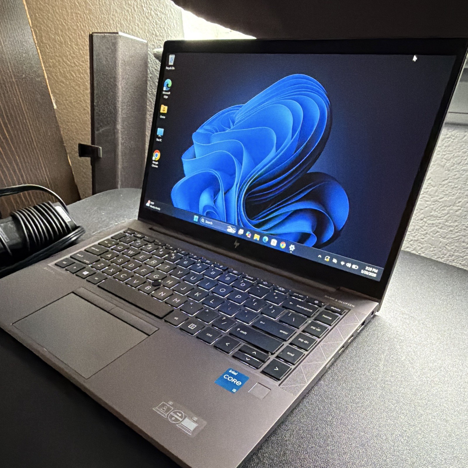 HP ZBook Firefly 14 G8 i5-1135G7 16GB 477GB SSD Win 11 Pro Charger