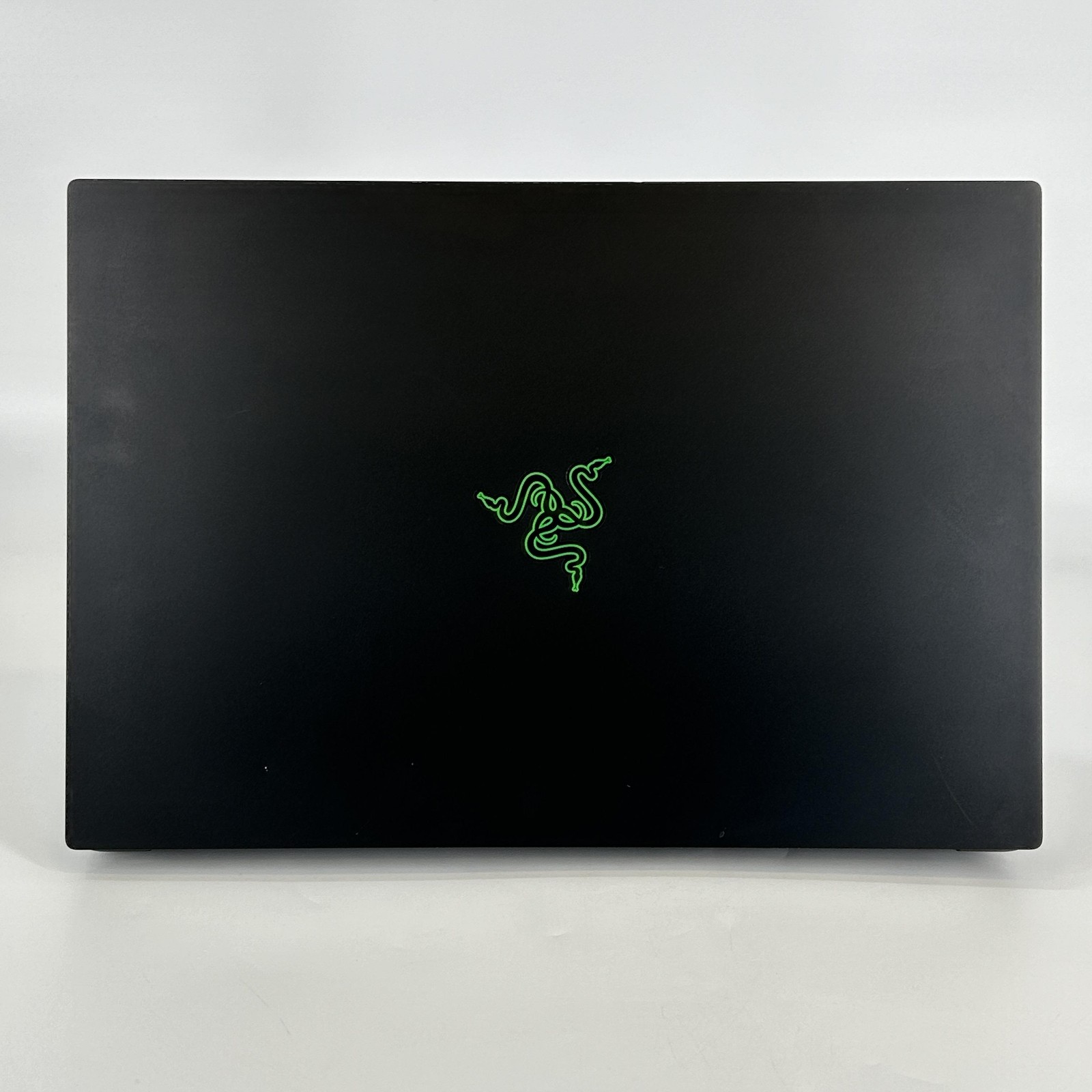 Razer Blade 16 240Hz QHD+ 2024 2.2 GHz i9-14900HX 32GB 2TB SSD RTX 4090 Good