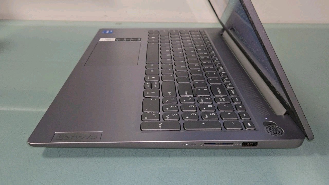 Lenovo IdeaPad Slim 3 15IRU8 I3-1305U@1.20GHZ, 8GB, 256GB
