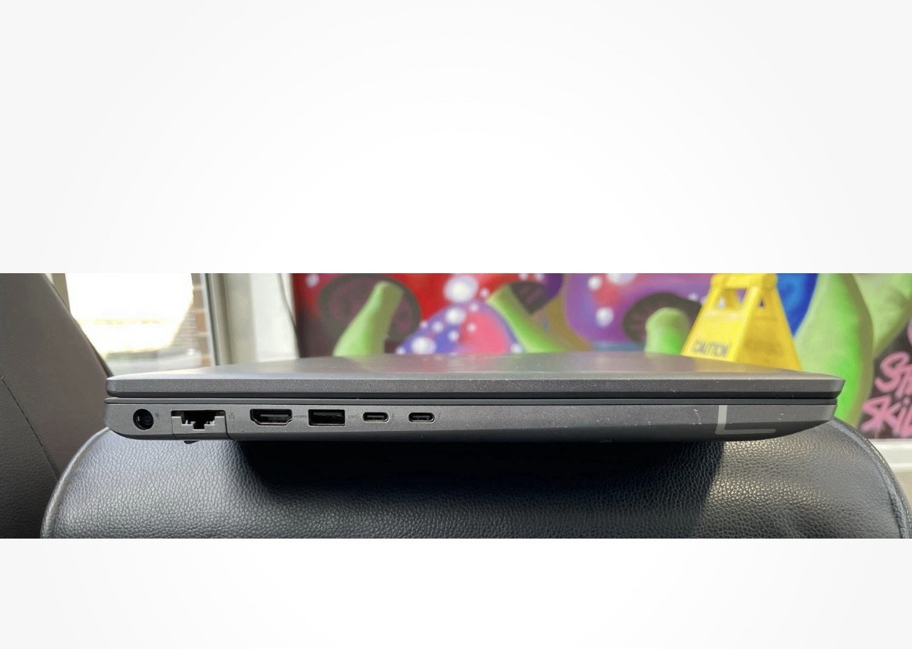 Dell Precision 7670 12th gen i5 / 16gb ram / 256gb SSD / win 10 pro