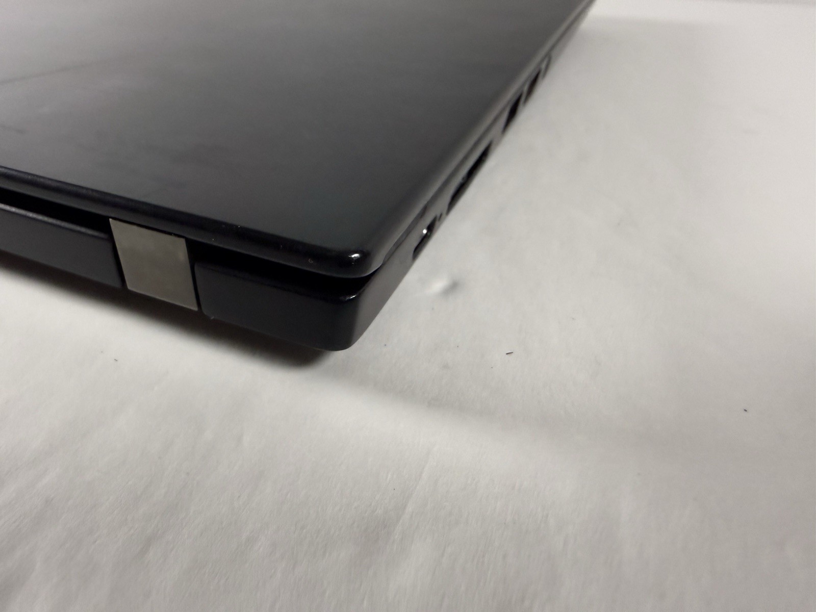 Lenovo ThinkPad T490s Touch 14″ i7-8665U 32GB RAM 512GB SSD Win 11 Pro FHD