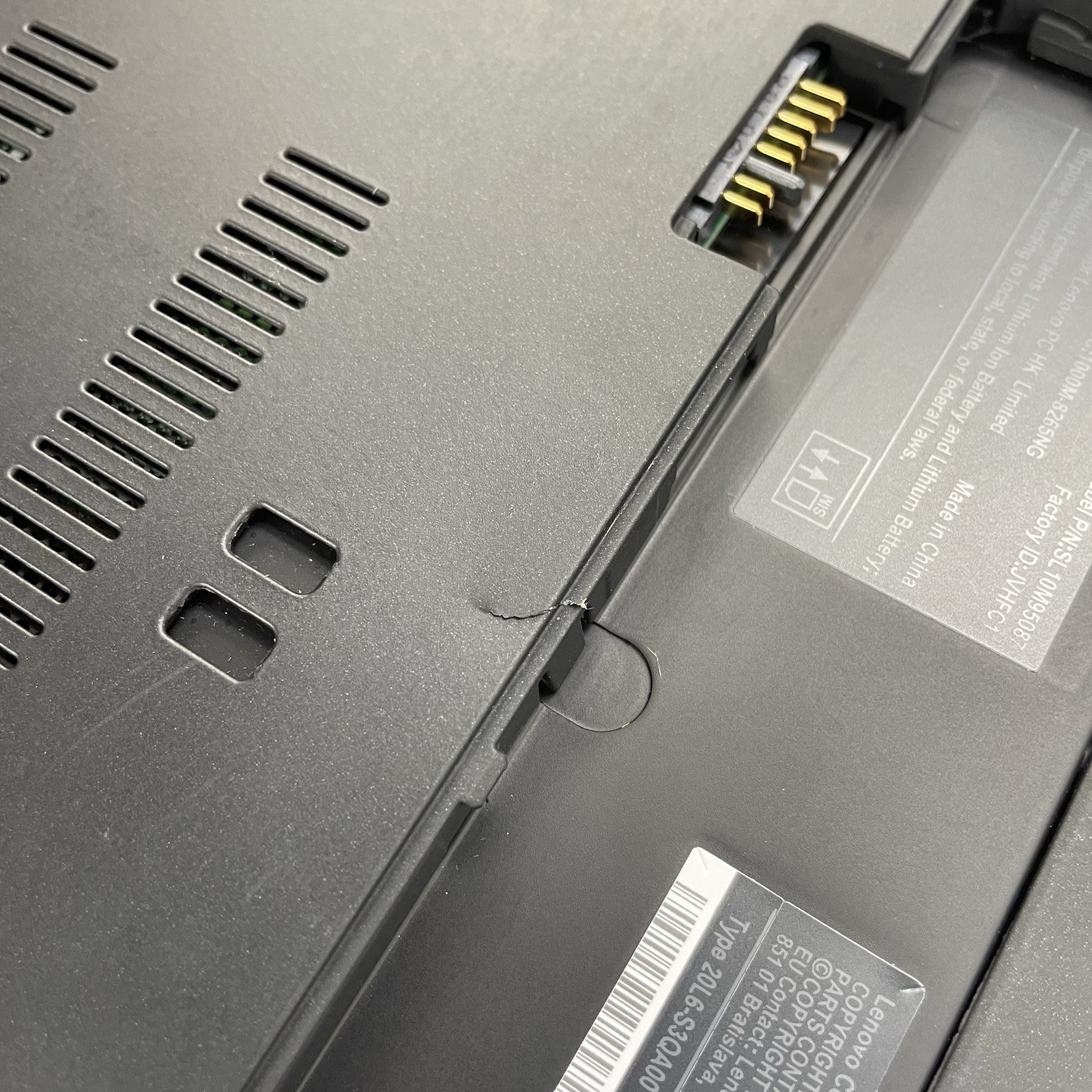 Lenovo ThinkPad T480 14″ i5-8350U 1.70 GHz 8 GB RAM No SSD/OS/AC – Bad Bottom