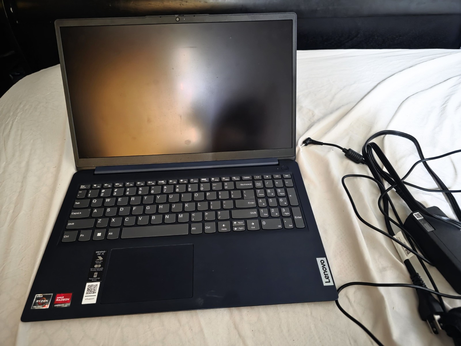 Lenovo IdeaPad 1 15.6″ Full HD Touchscreen Laptop AMD Ryzen 5 7520U 2022 8GB