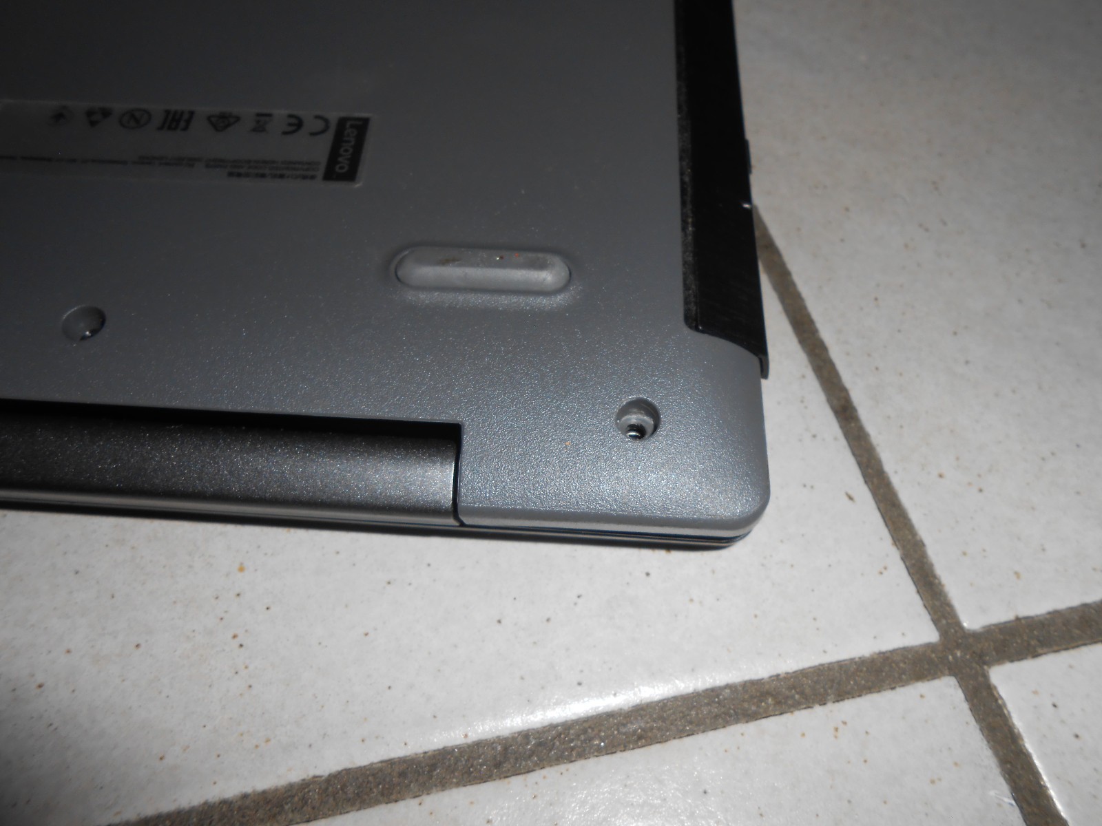 Lenovo V320-17IKP Intel Core i5-8250U 4x 1.6GHz, 8GB, 240GB SSD, Linux Laptop