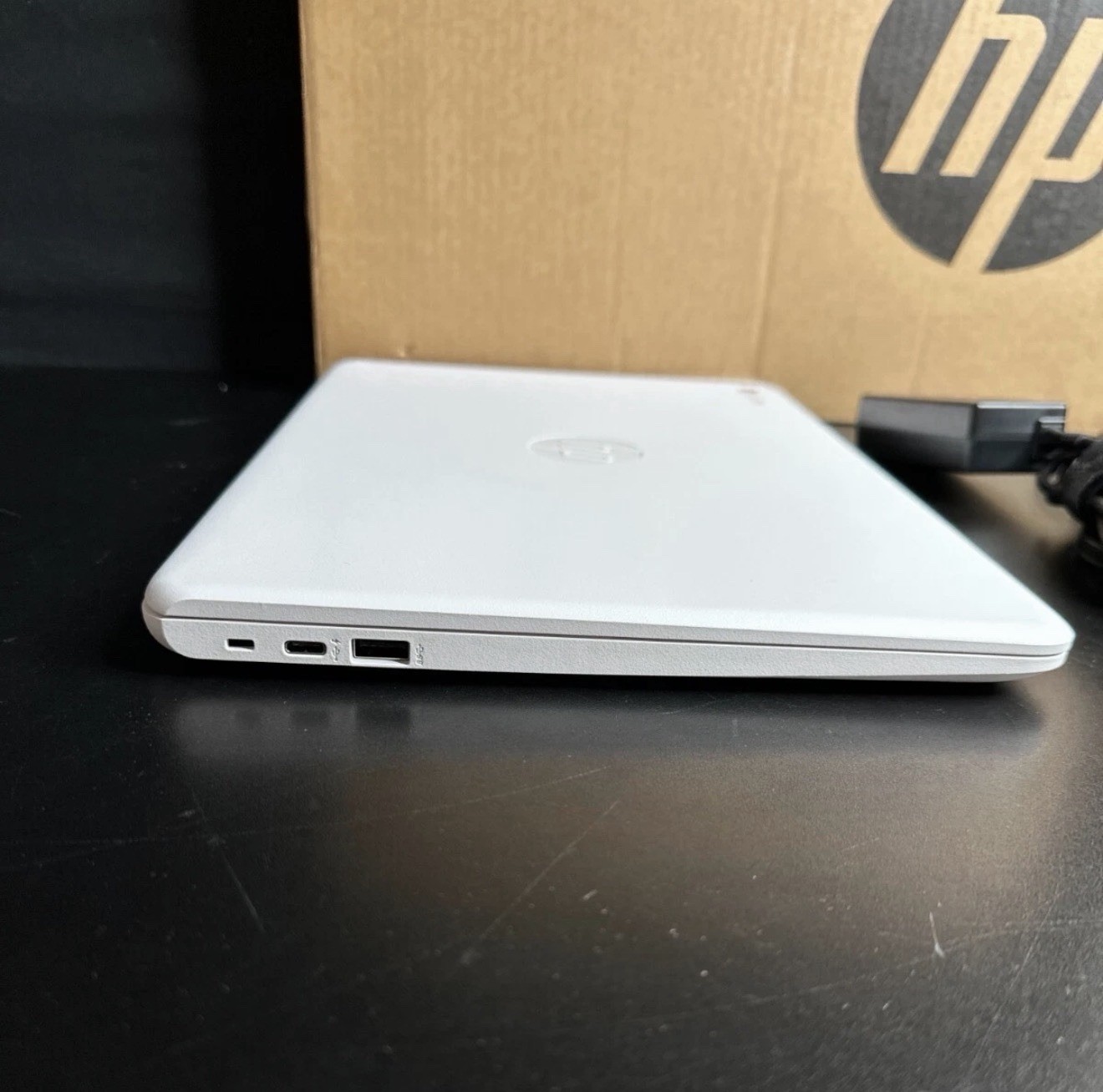 HP Chromebook 14-ca051nr White 14 Inch FHD IPS Display Laptop Excellent Cond