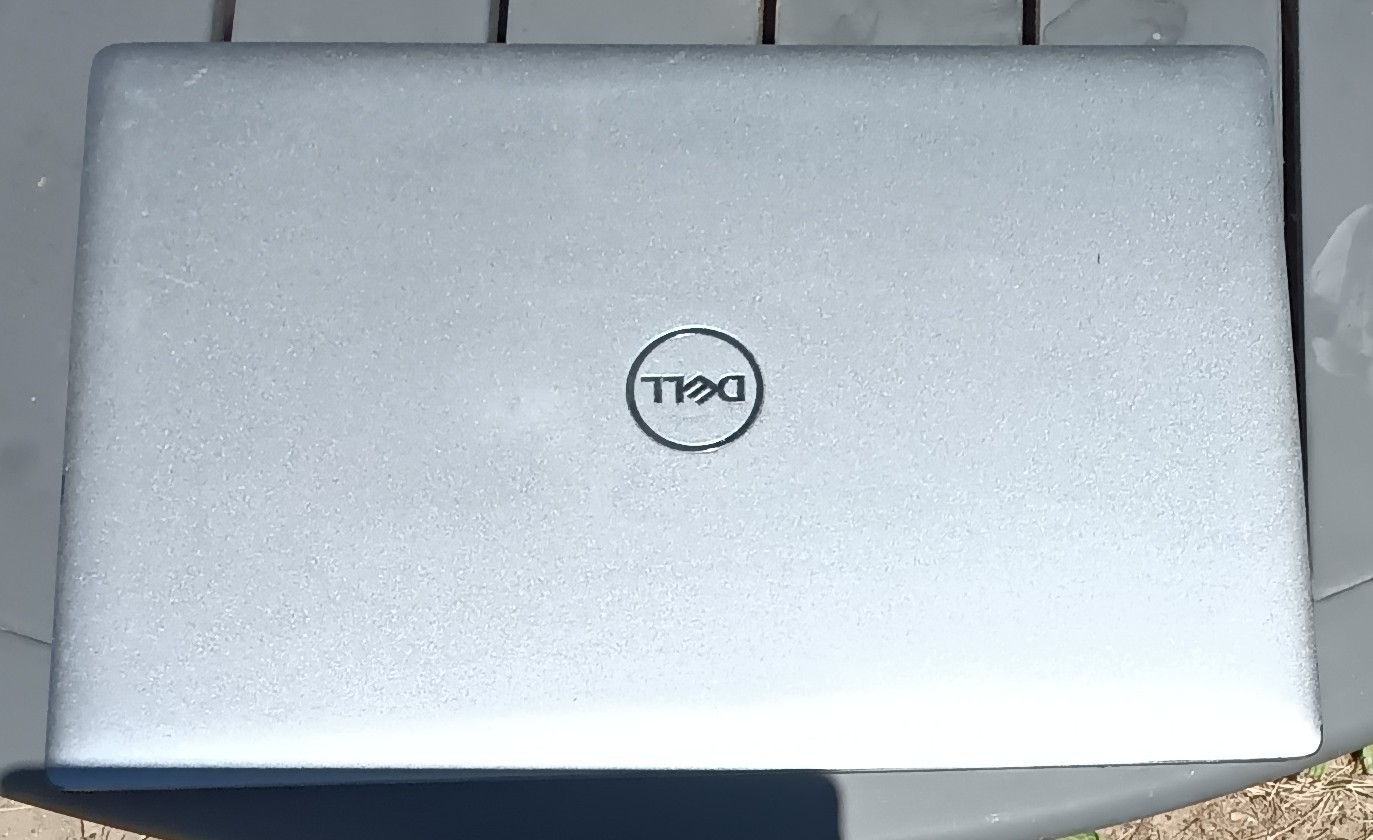 Dell Latitude 5520 15.6″ i5-1145G7 16GB 256GB NVMe Win 11 Pro – Battery and AC