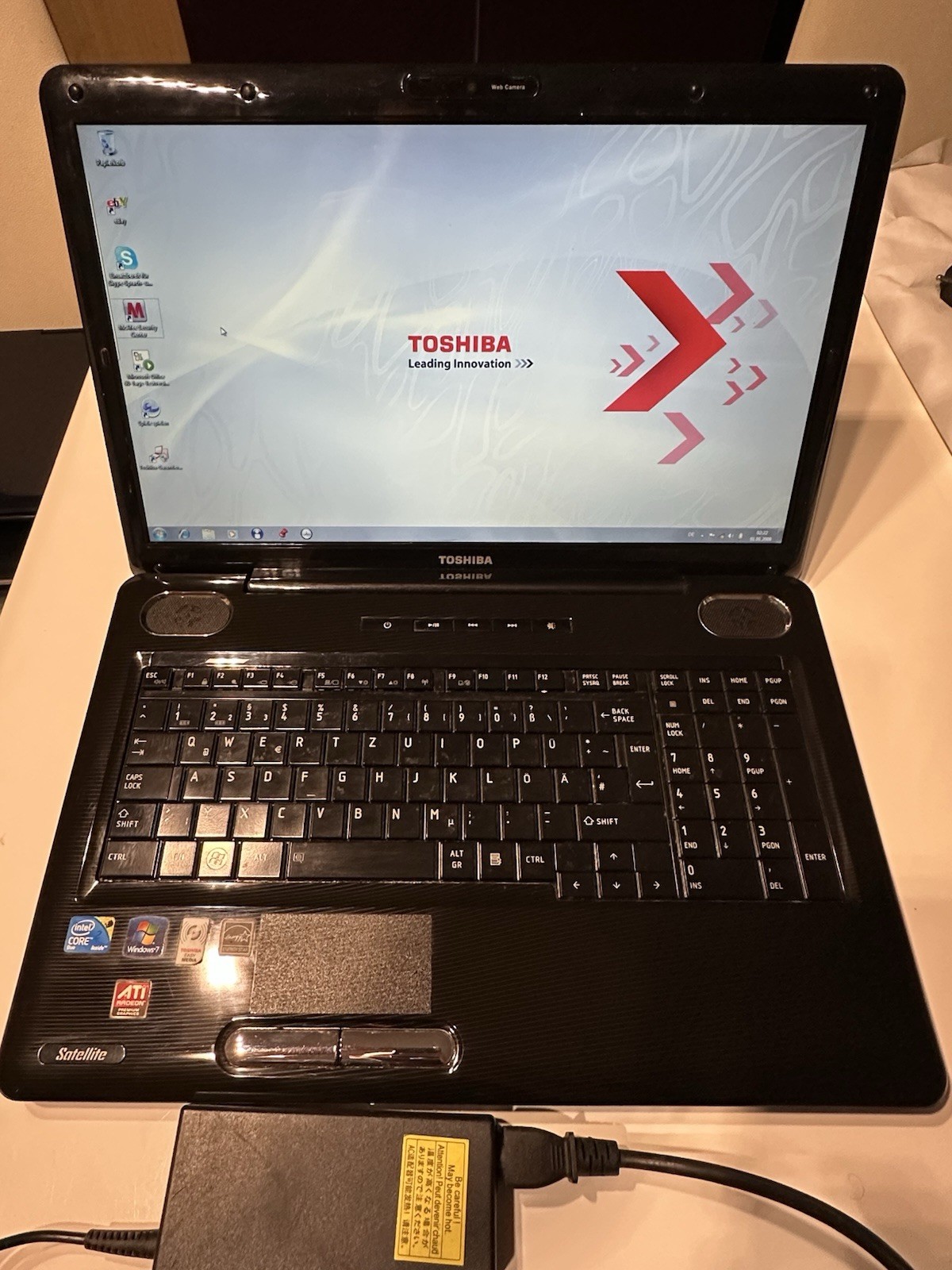 Toshiba Satellite L555-10M 15.6″ Core 2 Duo 4GB 500GB HDD Win7 HP Power Supply