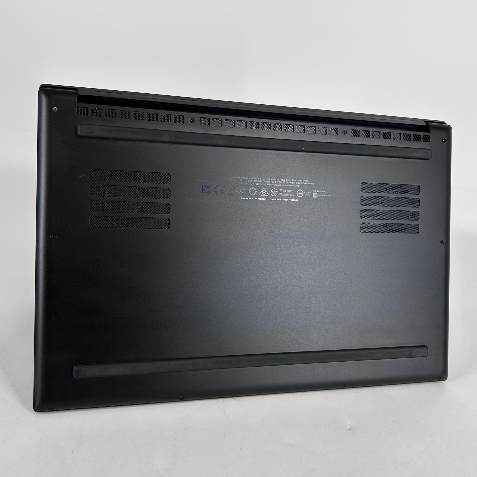Razer Blade 15 Advanced 240Hz FHD i7-9750H 2.60GHz 16GB 2TB SSD RTX 2080 Max-Q