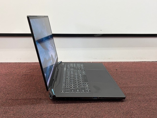 Prometheus XVII AMD 7 Ryzen 7 4800 32GB RAM 250GB SSD Windows 11