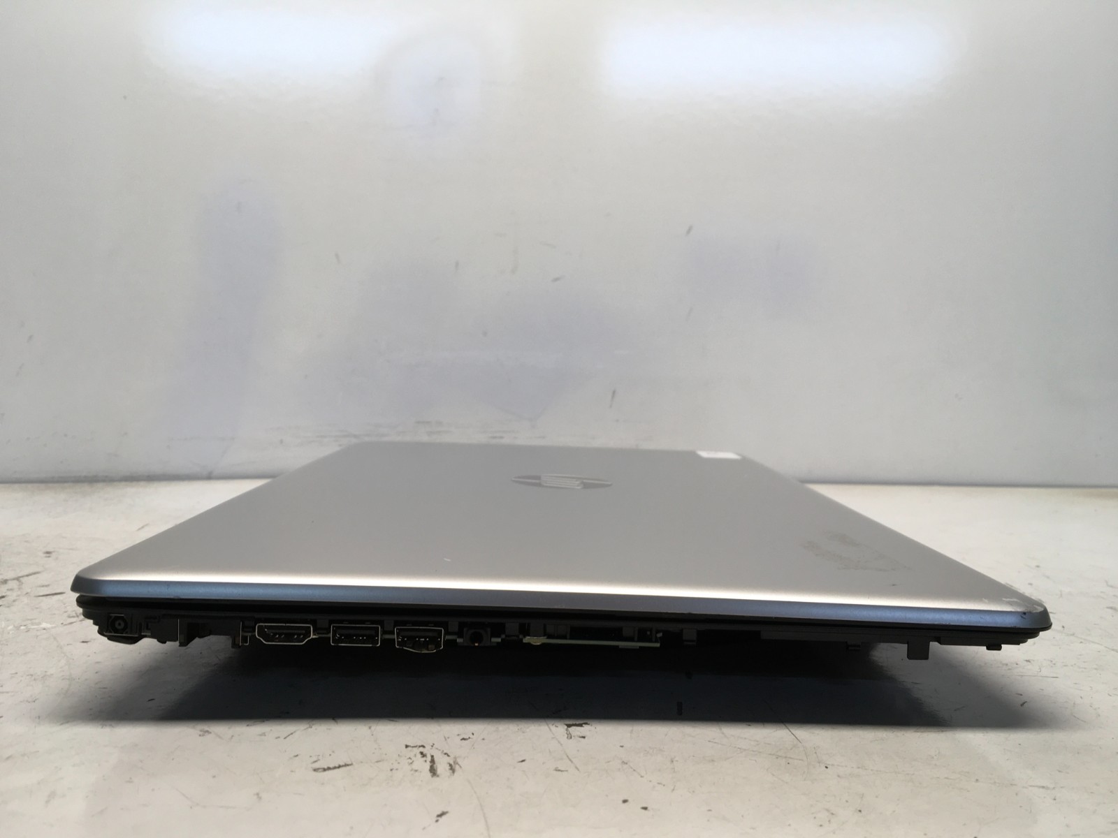 HP 17-CA1 AMD Ryzen 3 3200U 2600MHz 4 GB NO HDD
