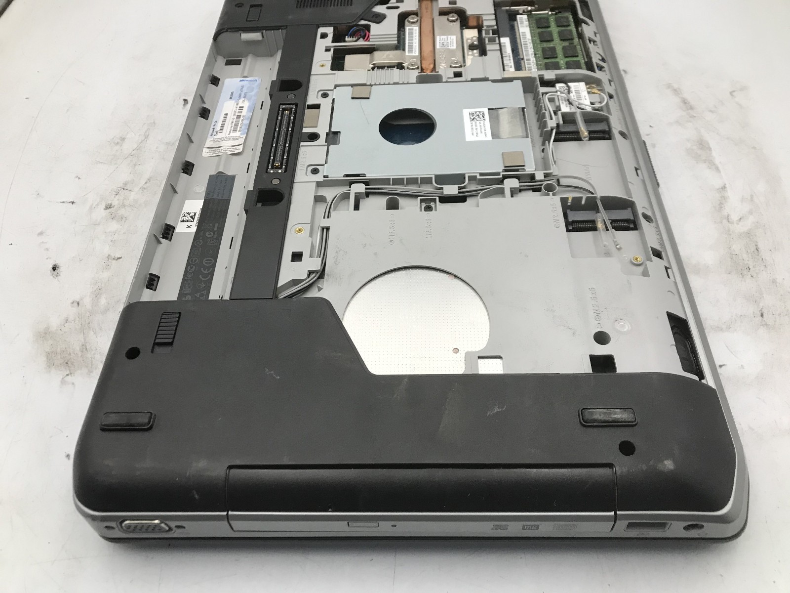 DELL LATITUDE E5530 – BOOTS TO BIOS/BAD LCD – INTEL I3 3110M – 8GB RAM -READ- BB