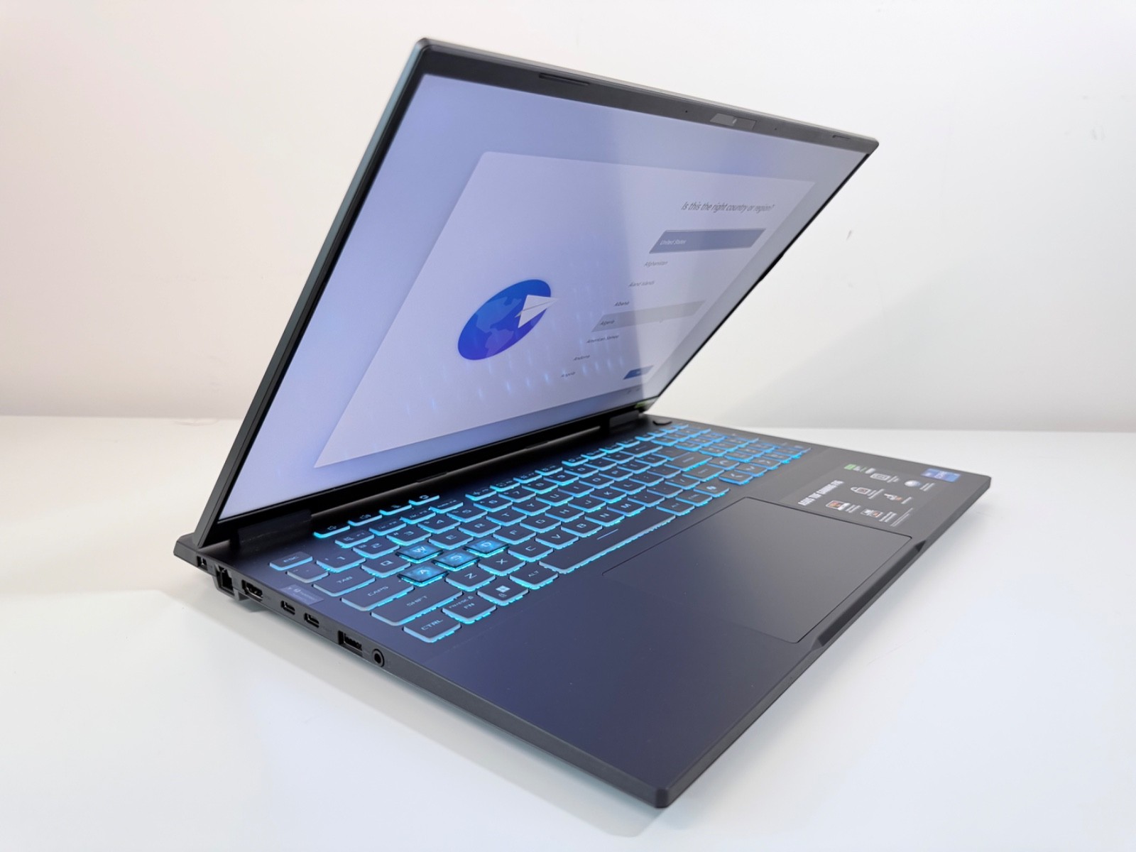 ASUS TUF F16 16″ Intel i7-14650HX /32GB/1TB SSD/RTX 5060 Gaming – FREE SHIPPING!